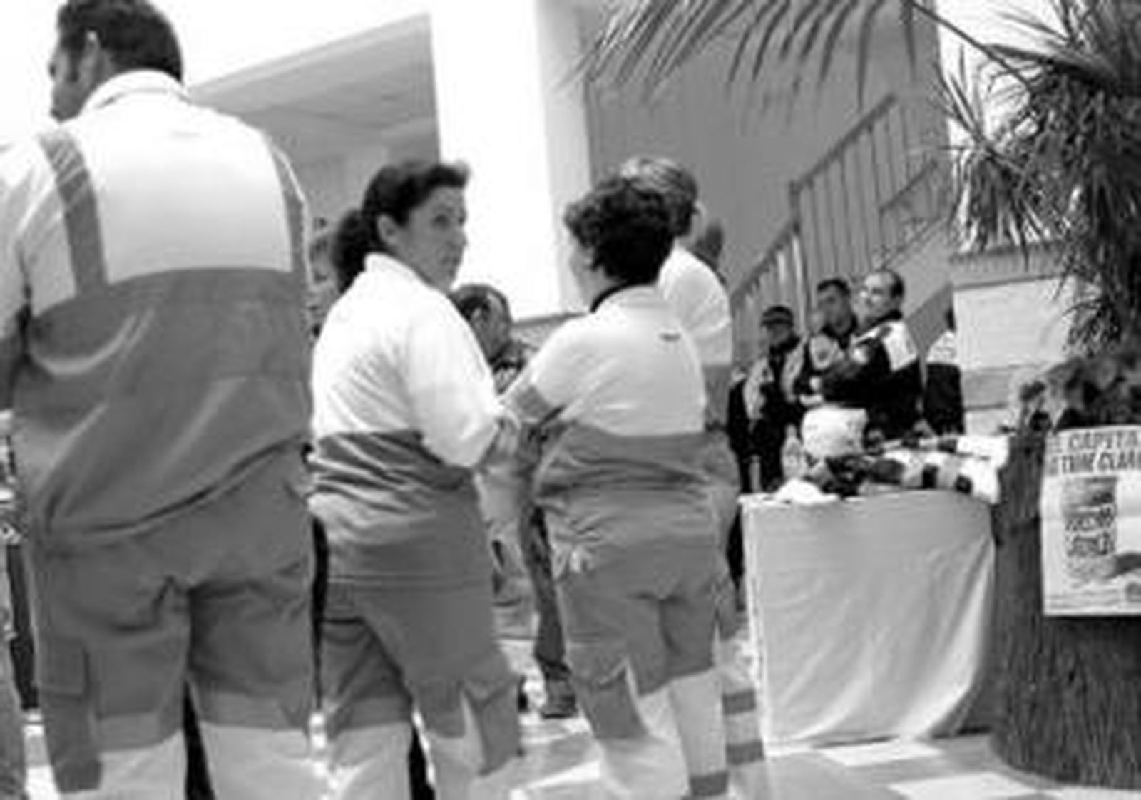 Los trabajadores, ayer en el Ayuntamiento.