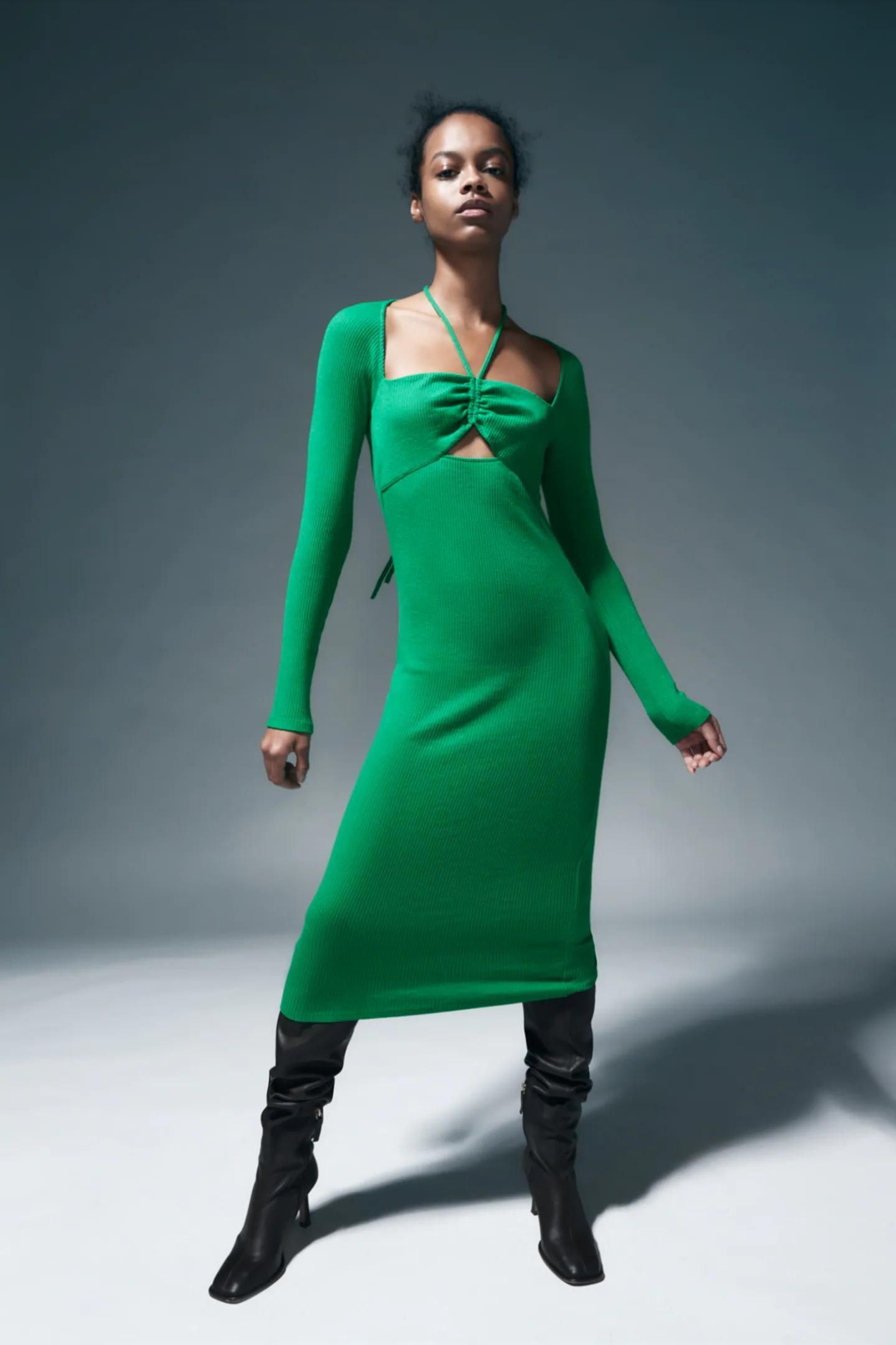 El vestido verde y cut out de Zara.