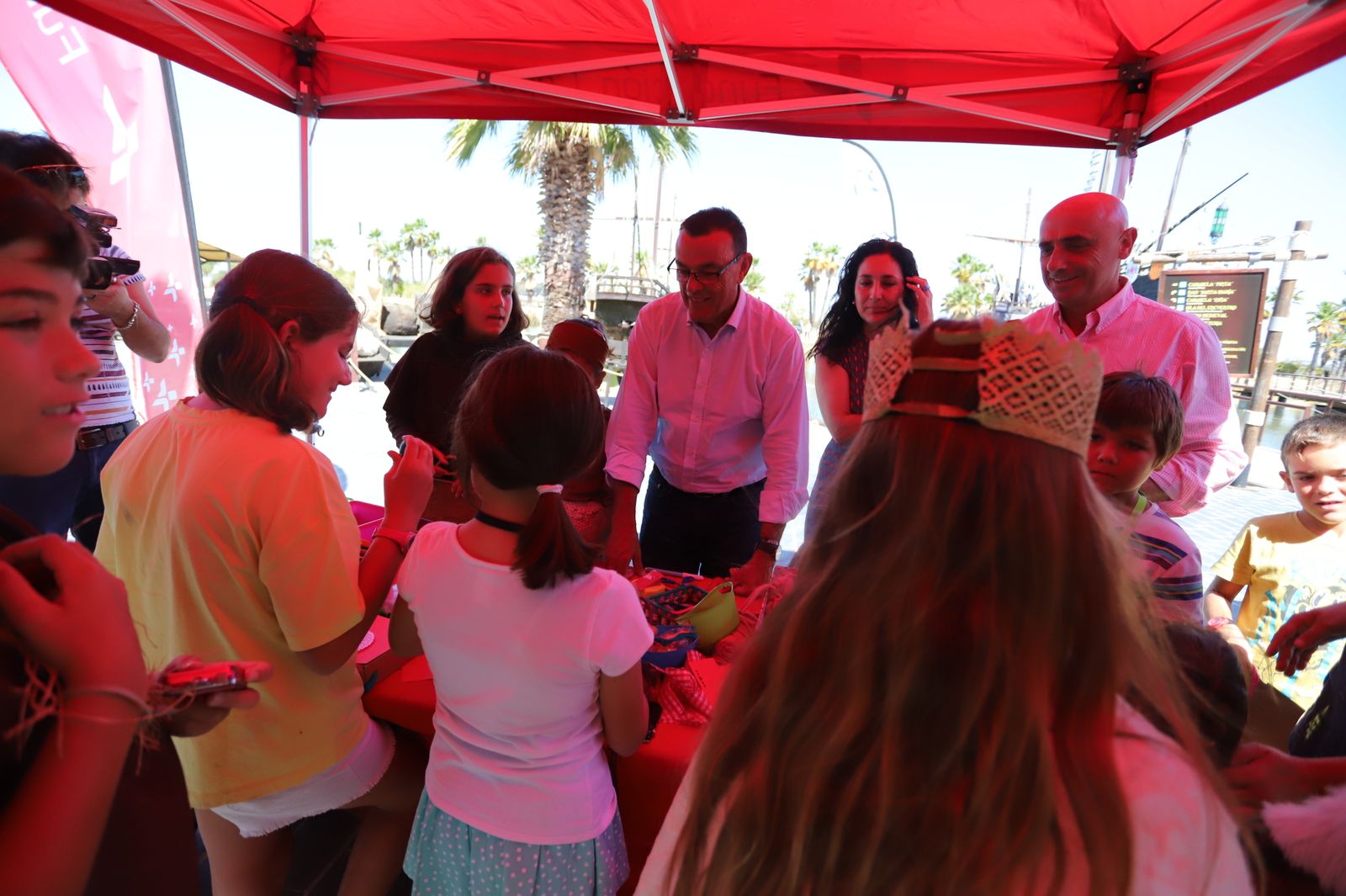 Visita de Ignacio Caraballo al Muelle de las Carabelas.