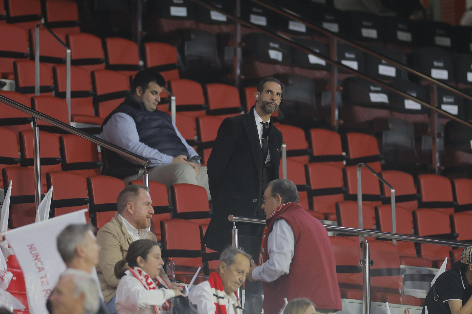 Búscate en las fotos del Sevilla-Arsenal