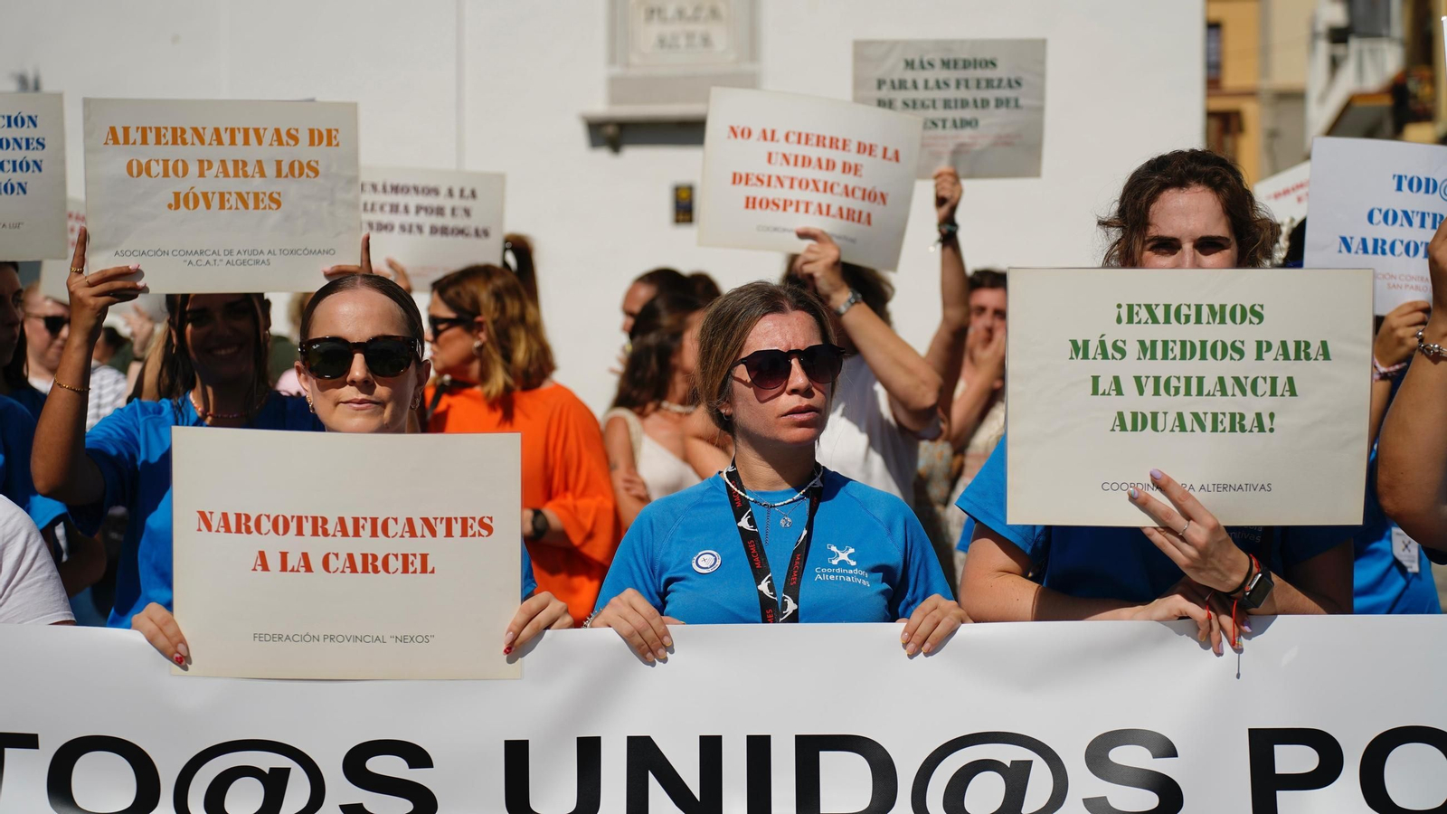 Parte de los concentrados con carteles que incluyen demandas