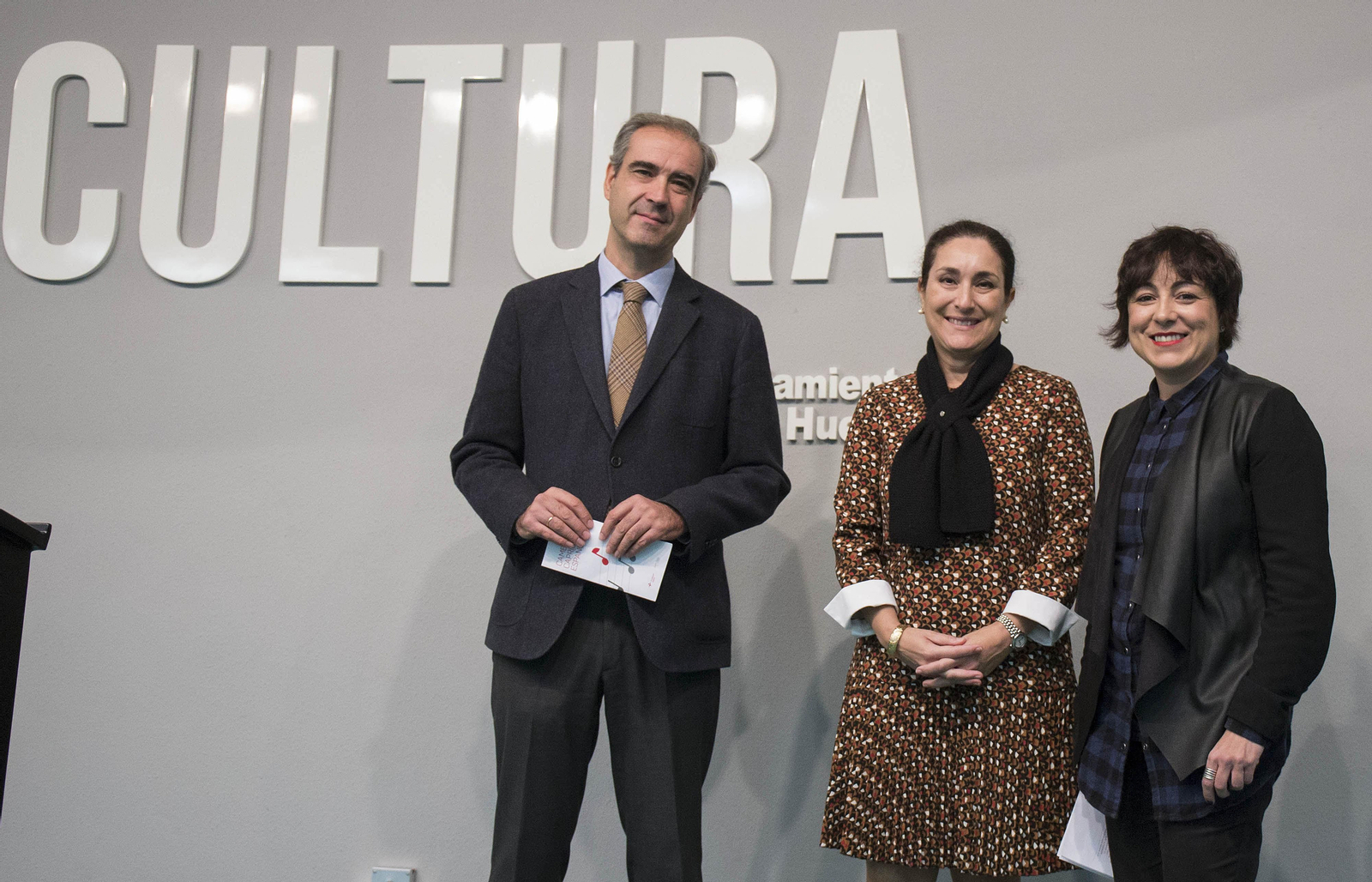José María Gala, Teresa Millán y Elena Tobar, en la presentación de ayer.