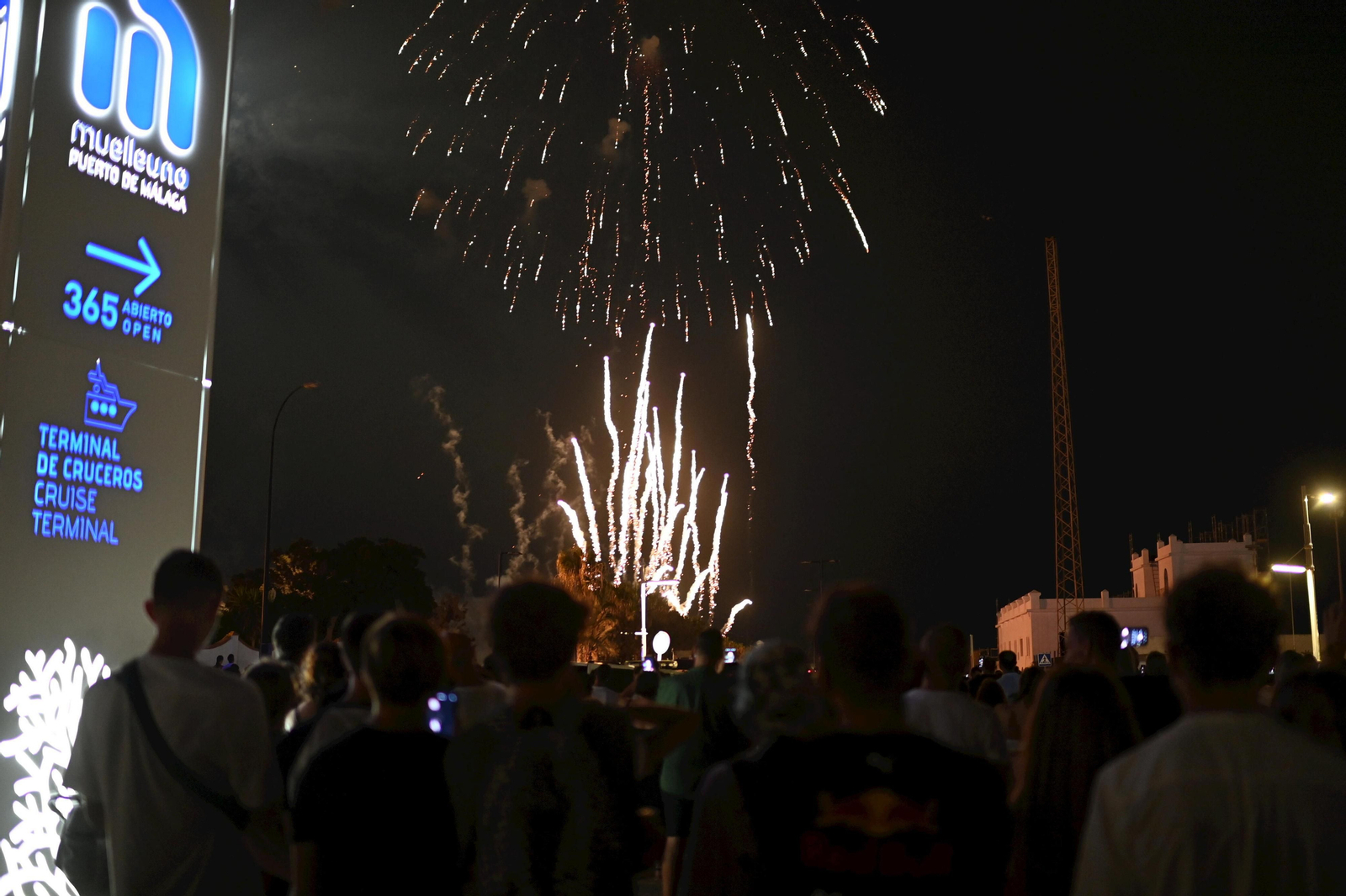 Drones y fuegos artificiales para abrir la Feria de Málaga 2022 (fotos)