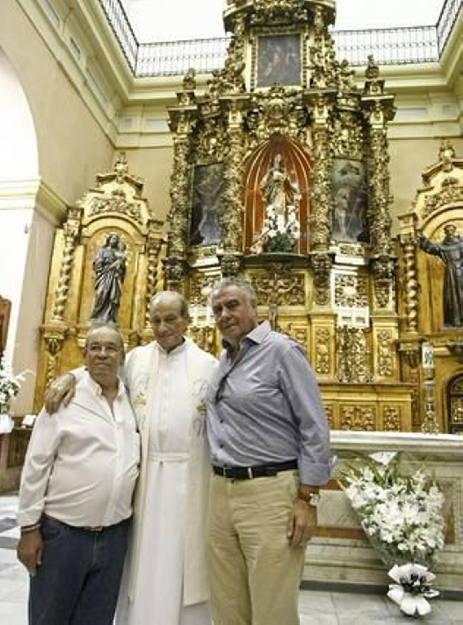 La plantilla realiza la tradicional ofrenda floral

Foto: Erasmo Fenoy