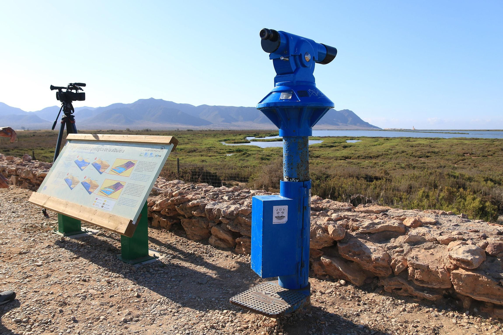 Las imágenes de las Salinas de Cabo de Gata recuperadas y con flamencos