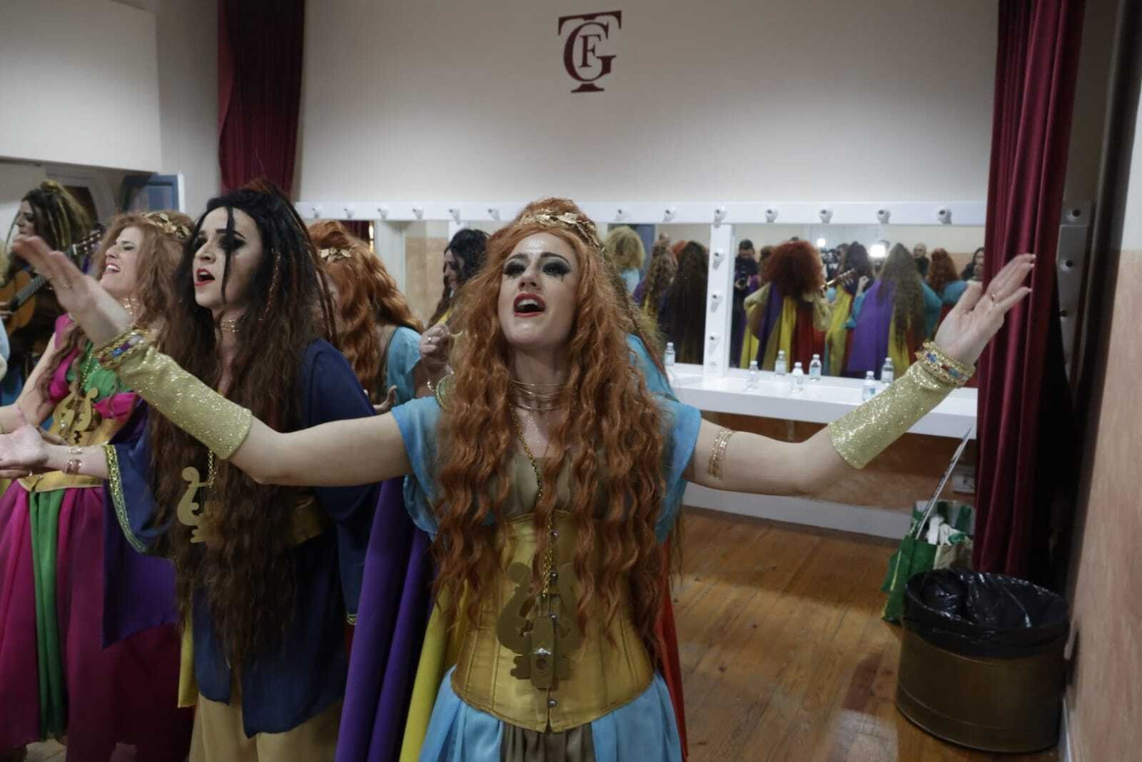 Comparsa 'Las musas' en camerinos