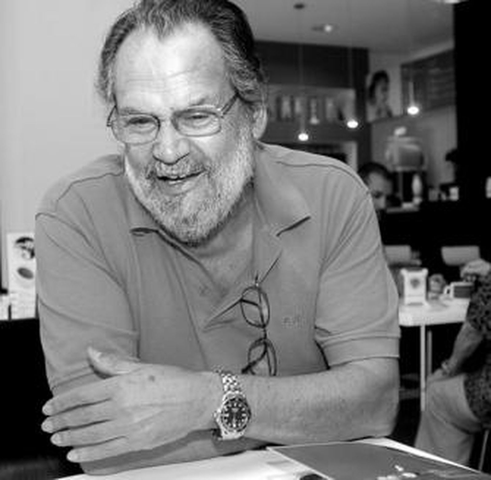 Antonio Parrilla, en una heladería de la calle San Jacinto, en Triana.