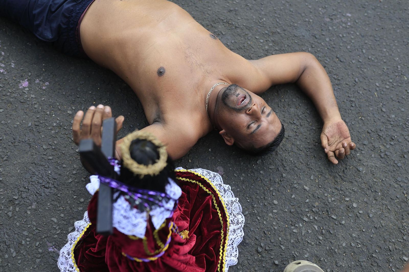 El Cristo Negro de Portobelo es venerado por sus milagros en Panamá