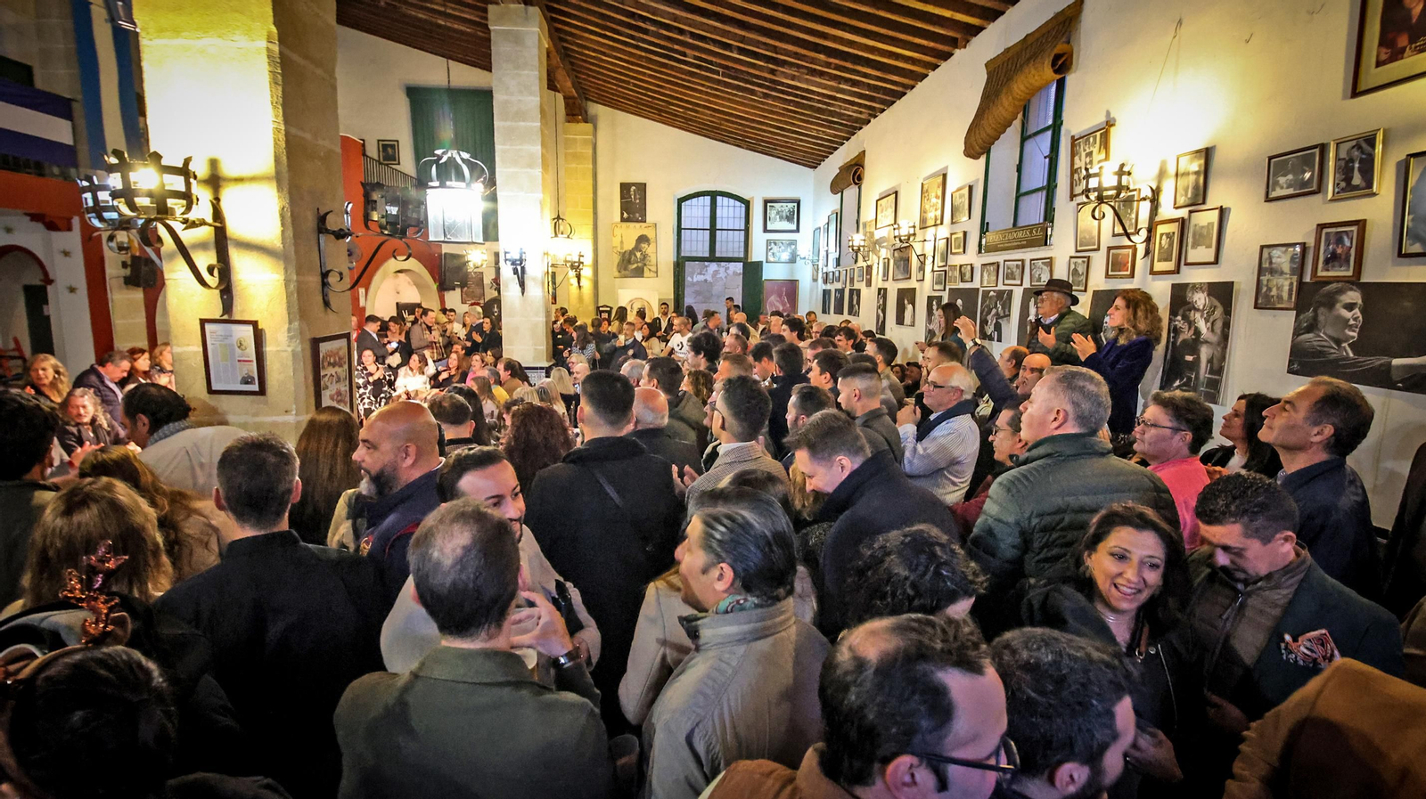 Zambomba flamenca en la peña Antonio Chacón de Jerez