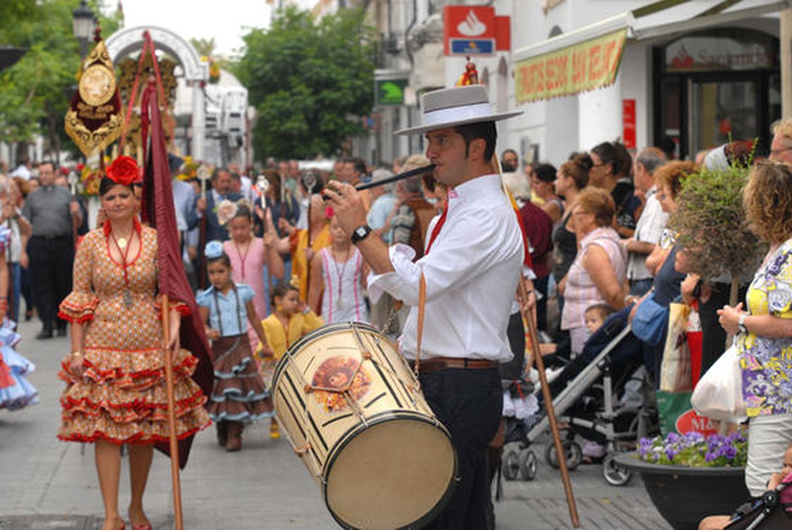 Los rocieros chiclaneros fueron los primeros en salir. /Paco Periñán