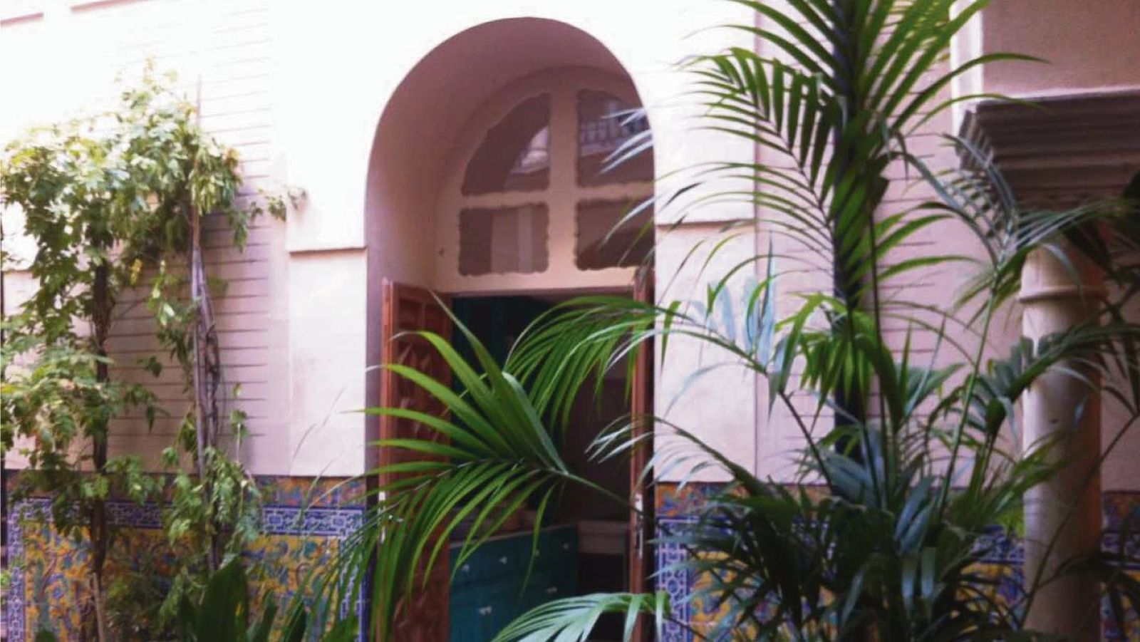 Estado actual de la casa señorial antes de convertirse en hostal