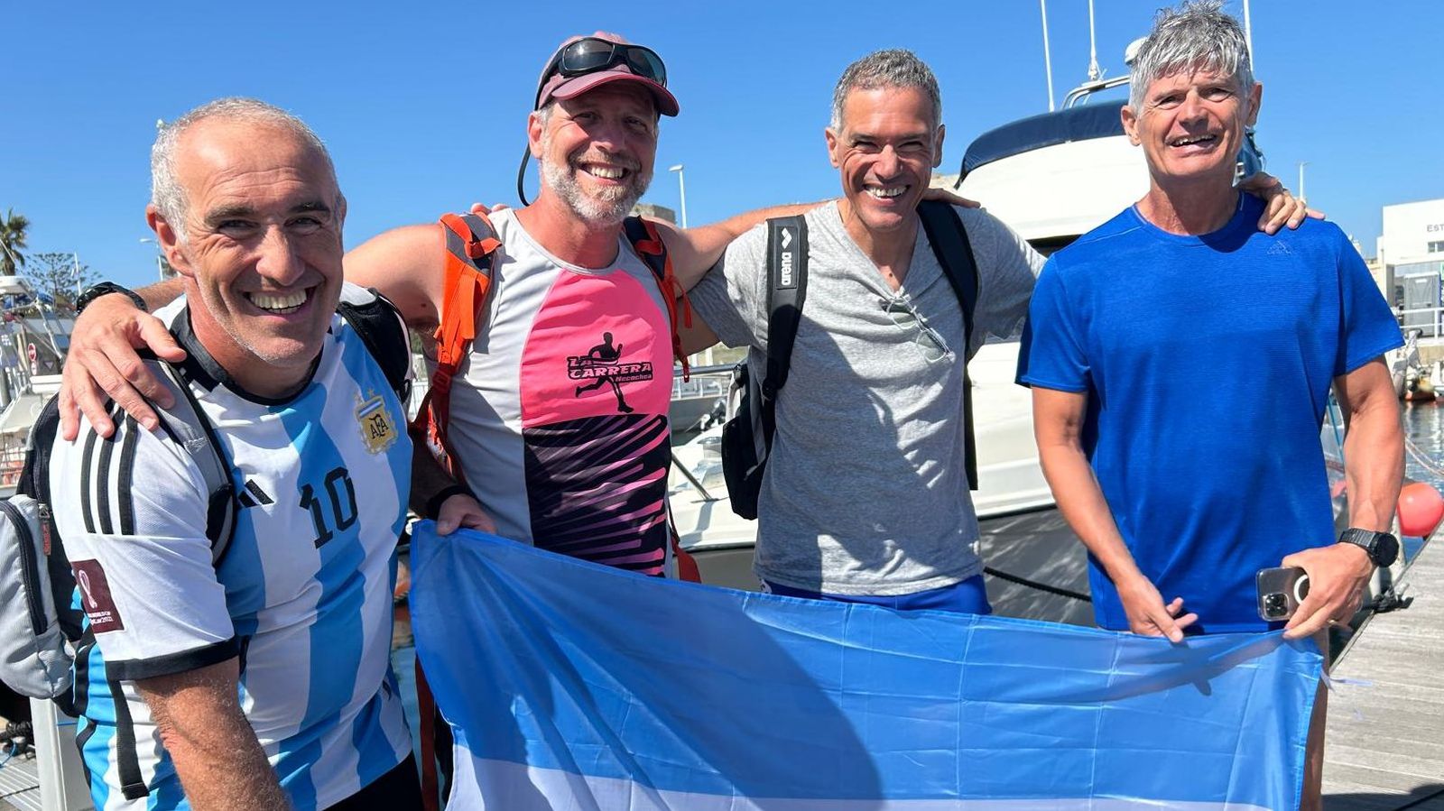 Los cuatro nadadores argentinos, a su regreso a Tarifa