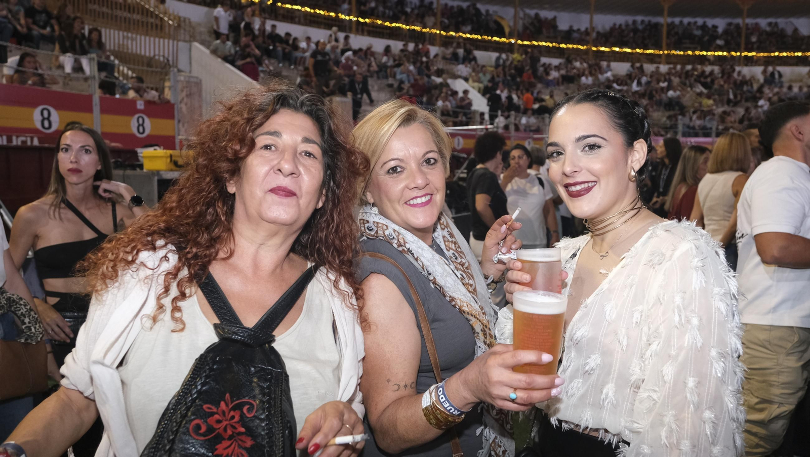 El concierto de Melendi llena de fans la Plaza de Toros de Almería, en imágenes