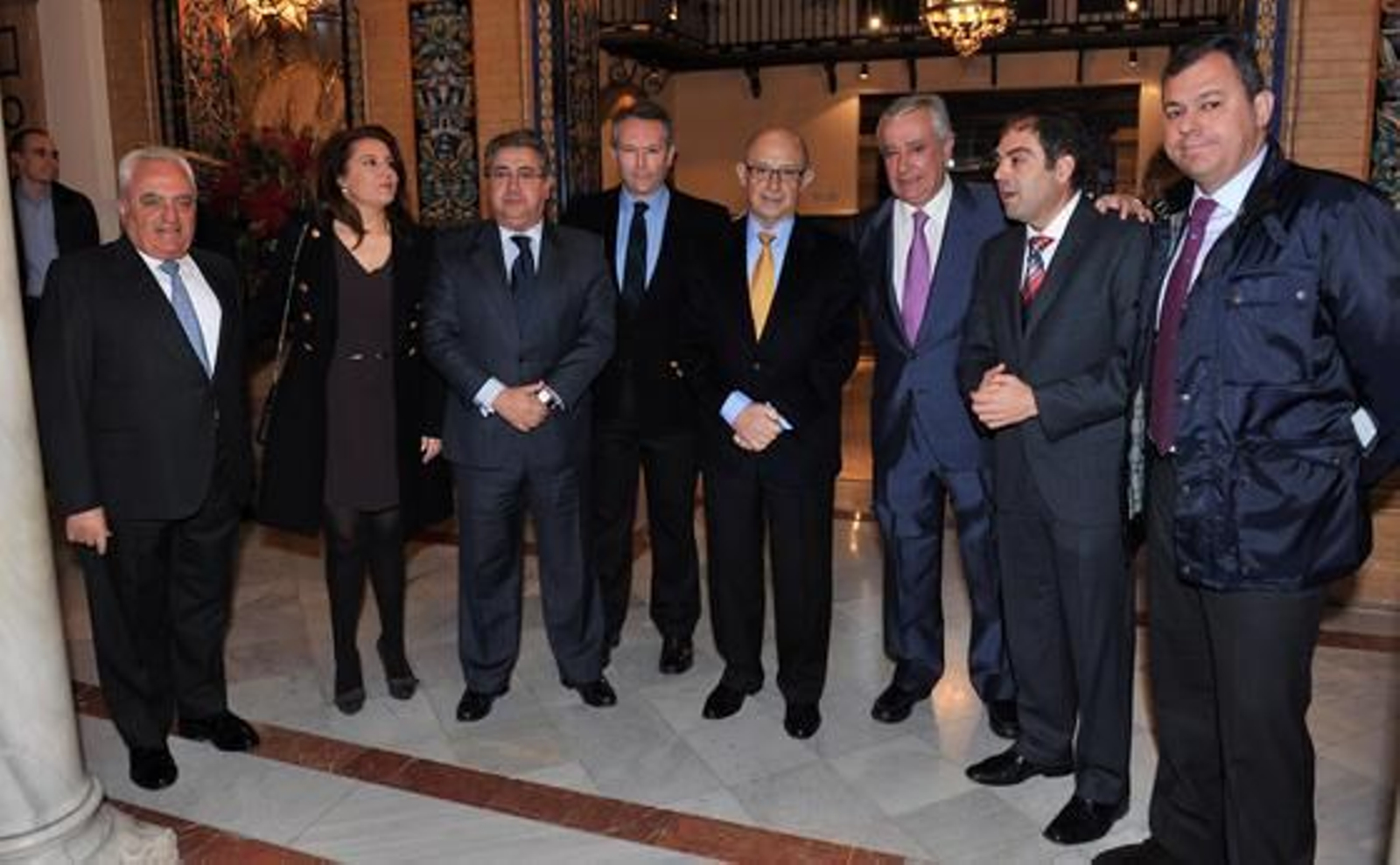 Manuel Contreras, Carmen Crespo, Juan Ignacio Zoido, José Joly, Cristóbal Montoro, Javier Arenas, Lorenzo Amor y José Luis Sanz.


Foto: Juan Carlos Vazquez y Victoria Garcia