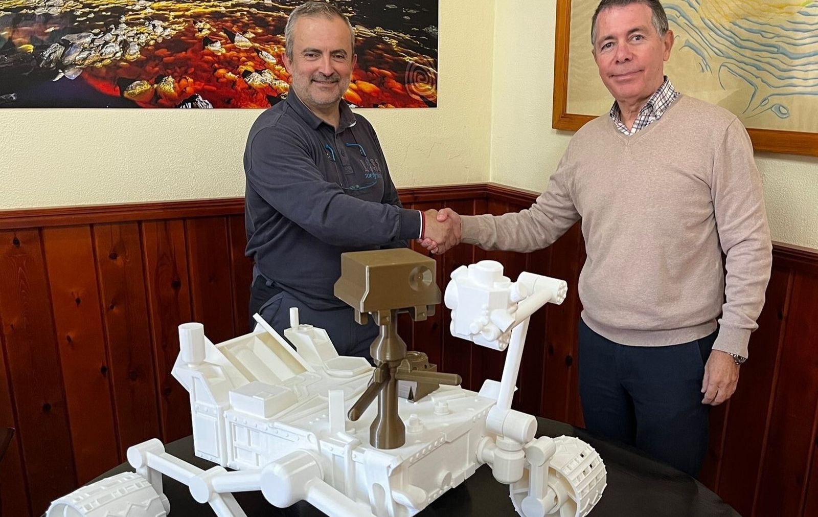 Felipe Gómez, jefe del departamento de Planetología y Habitabilidad del Centro de Astrobiología, y José Luis Bonilla, director general de Fundación Río Tinto.