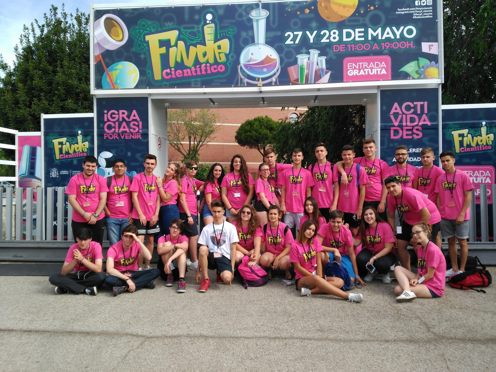 Alumnos que participaron en la feria de la ciencia auspiciada por la Fundación Española para la Ciencia y la Tecnología.