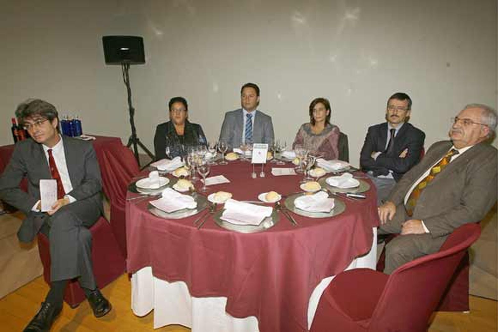 Antonio Cambril, Patrocinio Rojo, José Andrés Santos Cordero, Oliva Rendón, Santiago Pérez y Emilio Medina. 

Foto: Julio Gonzalez/Joaquin Pino/Lourdes de Vicente