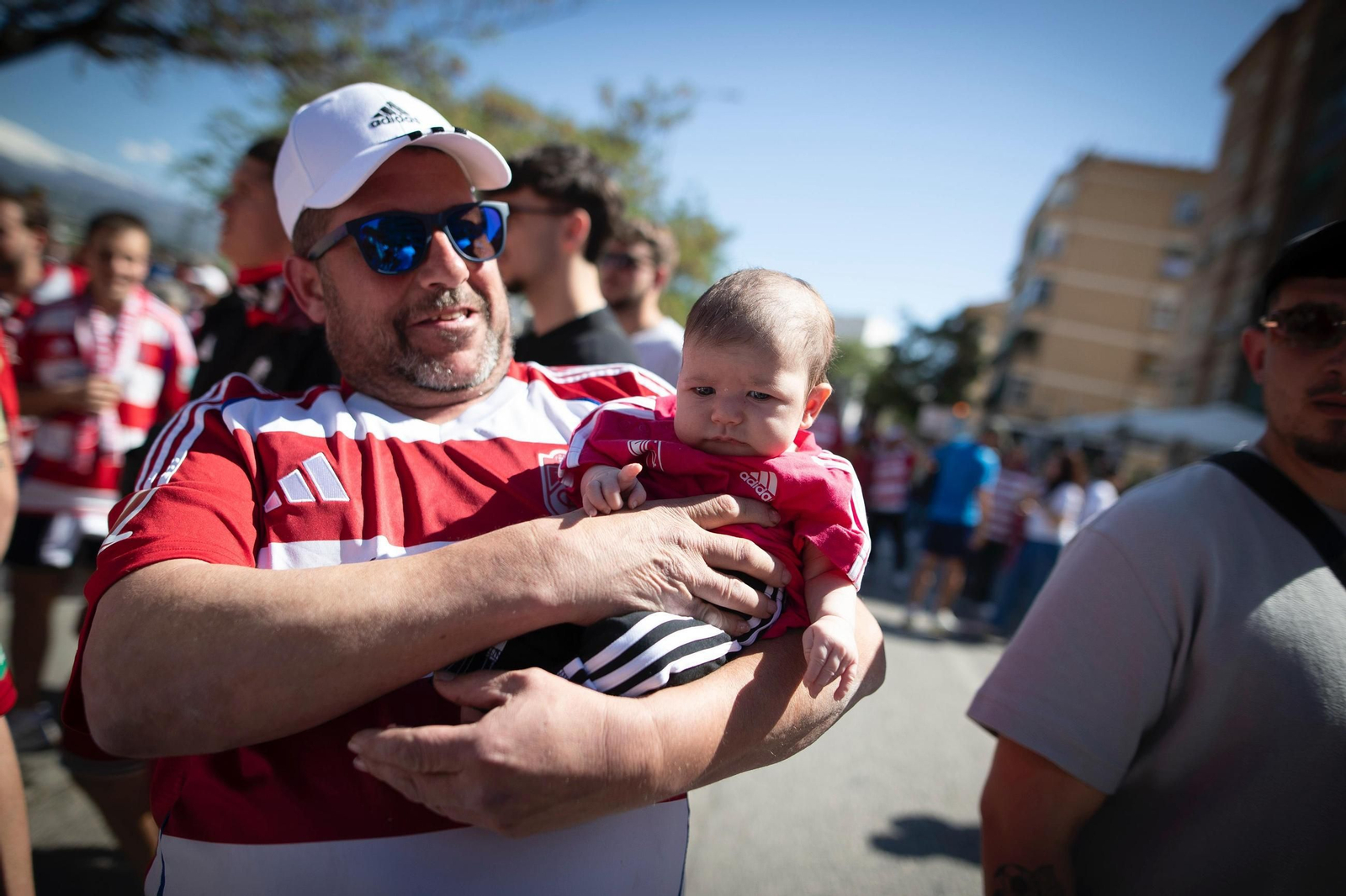 Encuéntrate en la grada de Los Cármenes en el partido del Granada CF-Elche