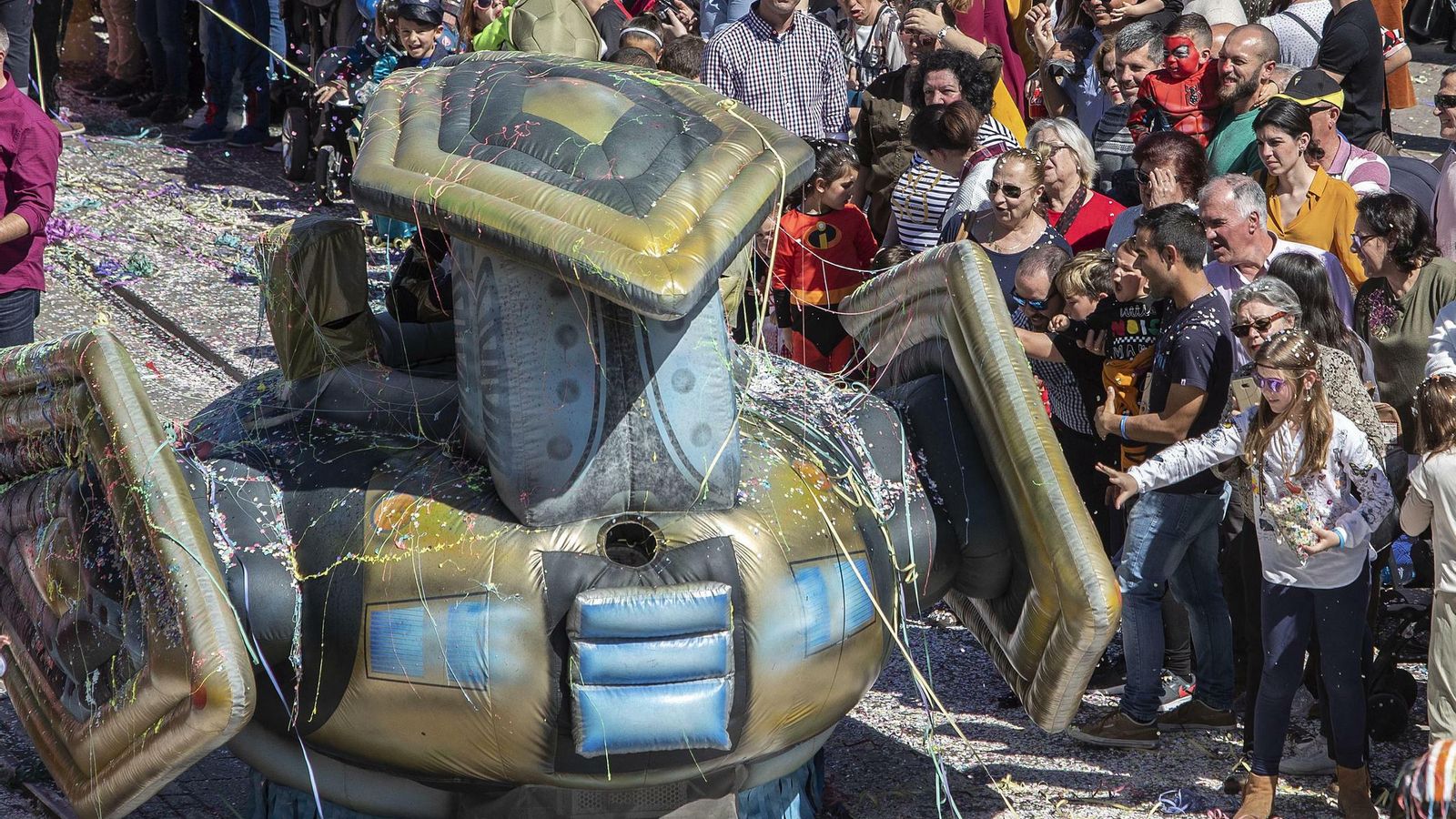 Una de las naves espaciales hinchables de la cabalgata de Carnaval. Una de las naves espaciales hinchables de la cabalgata de Carnaval.