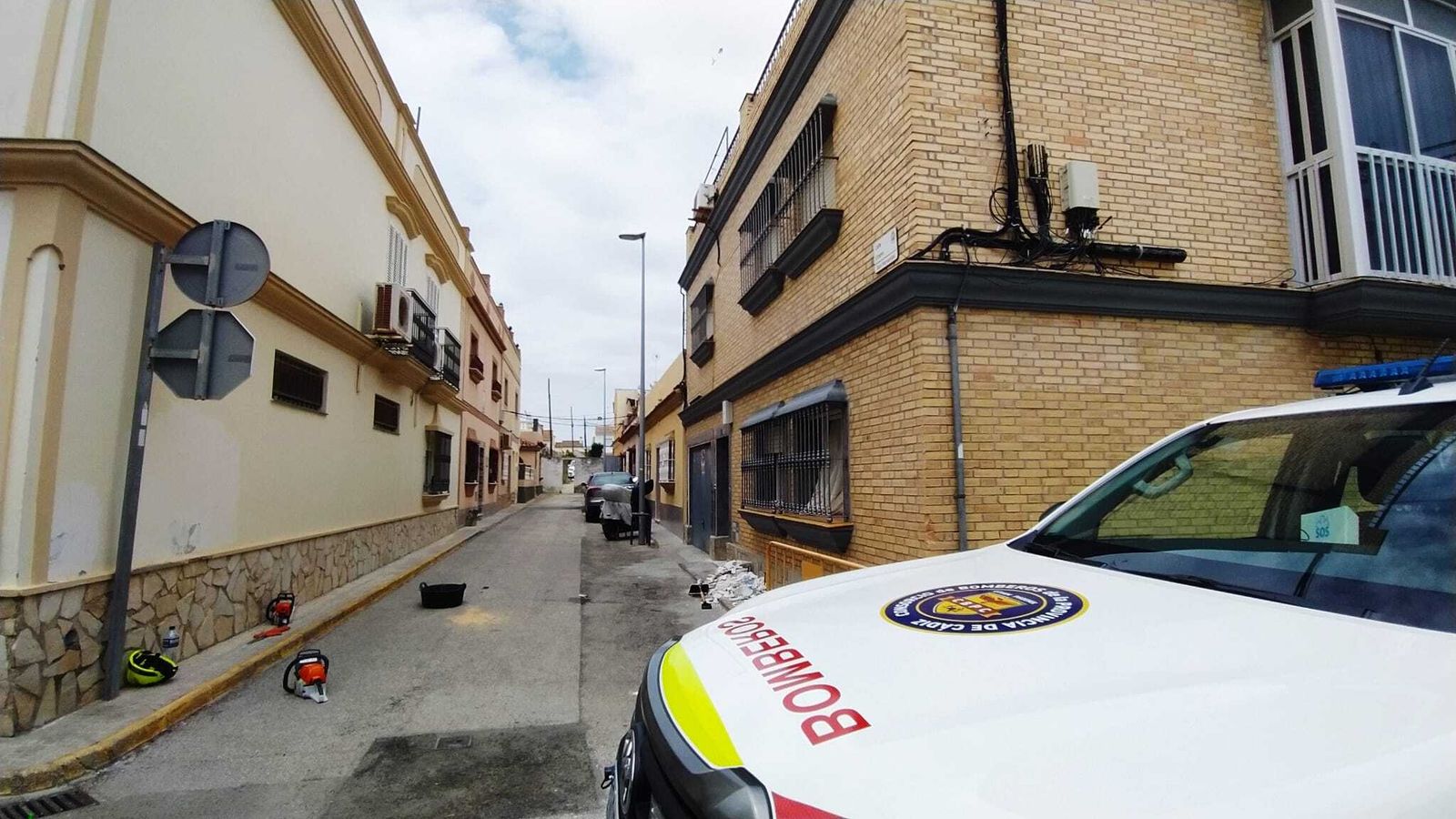Vivienda afectada por la caída de parte del techo en San Fernando.