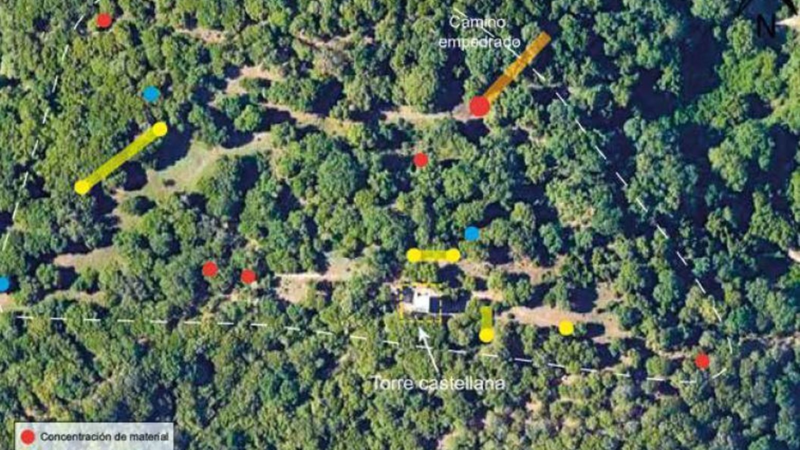 Delimitación hipotética del yacimiento y señalización de las concentraciones de material, estructuras y sillares más significativos.