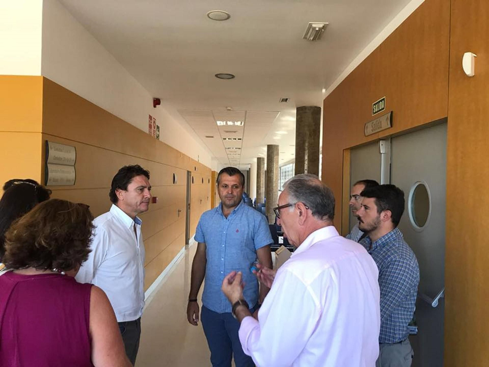 Los responsables municipales de La Janda han podido conocer el hospital.