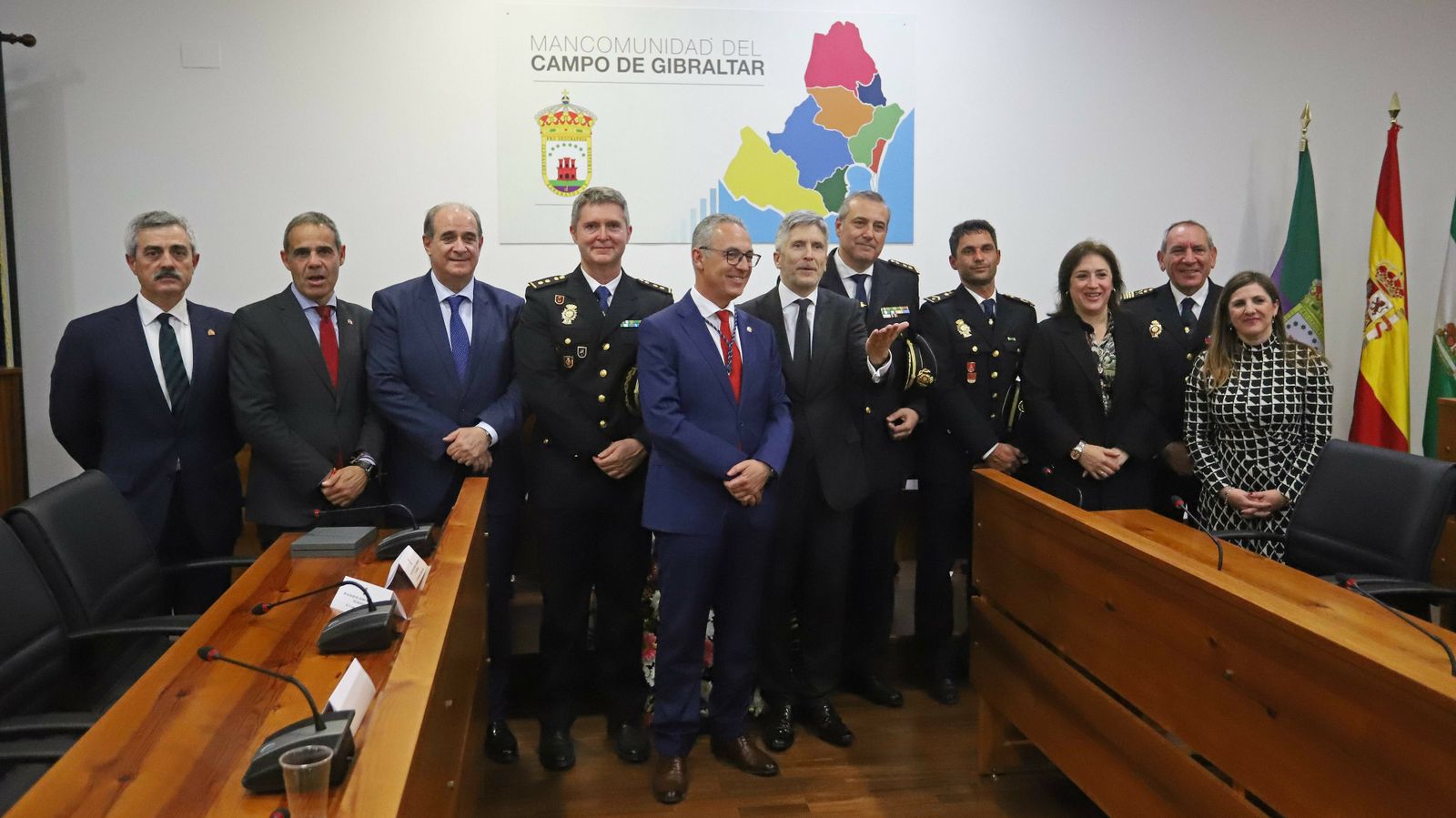 Fotos del acto de entrega de la Medalla de la Mancomunidad a la Policía Nacional