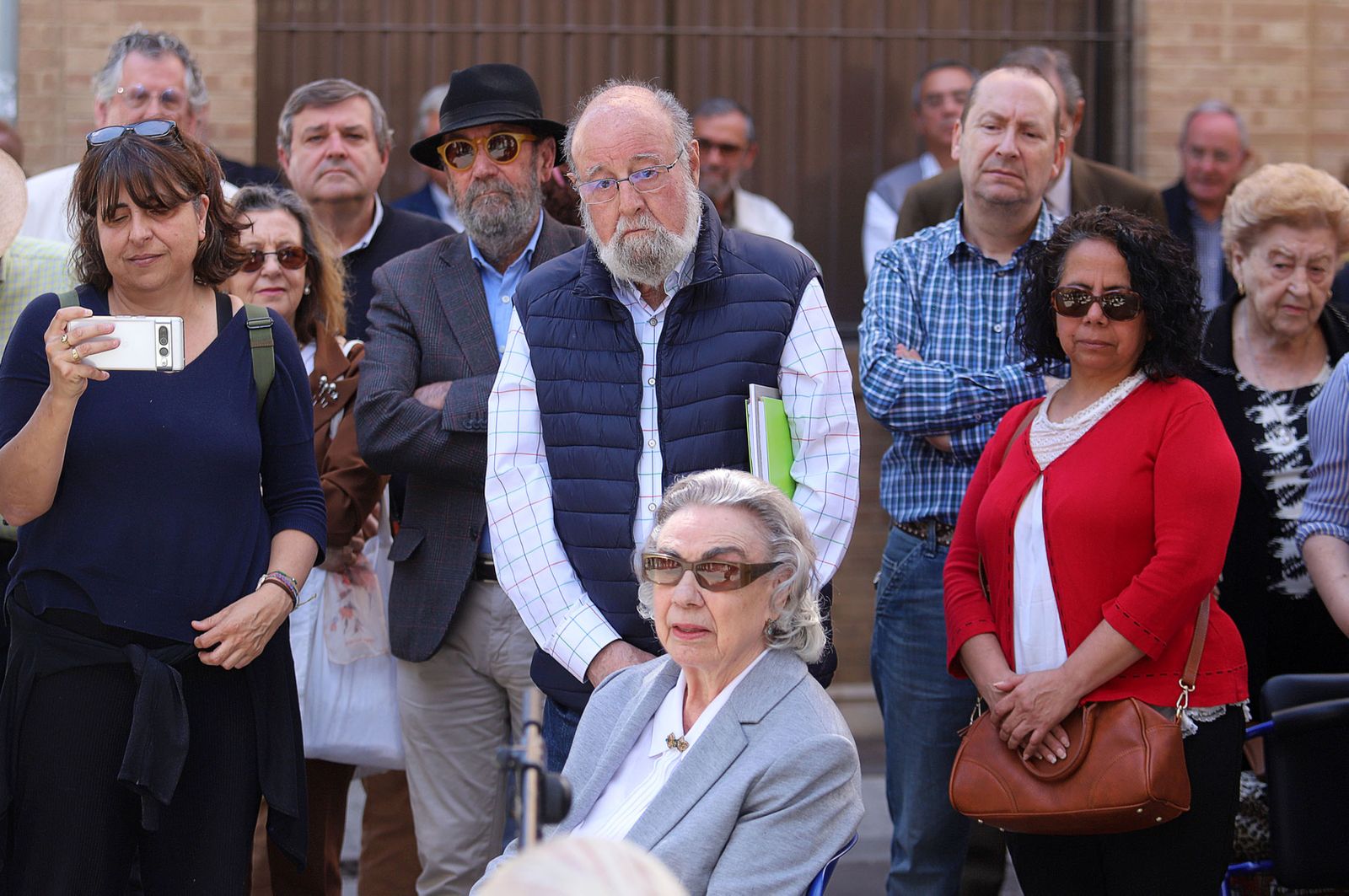 Imágenes del descubrimiento del relieve homenaje al poeta José Manuel de Lara