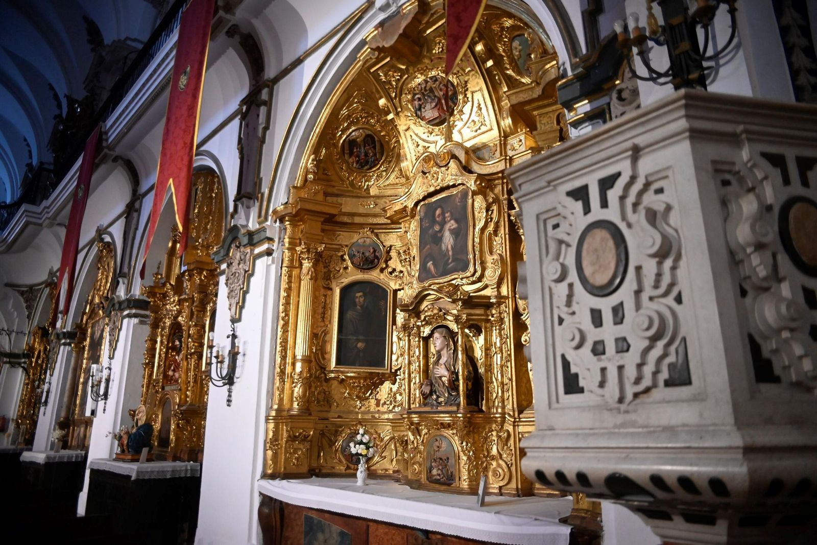 Un paseo en fotografías por la inconfundible iglesia de San Francisco de Córdoba