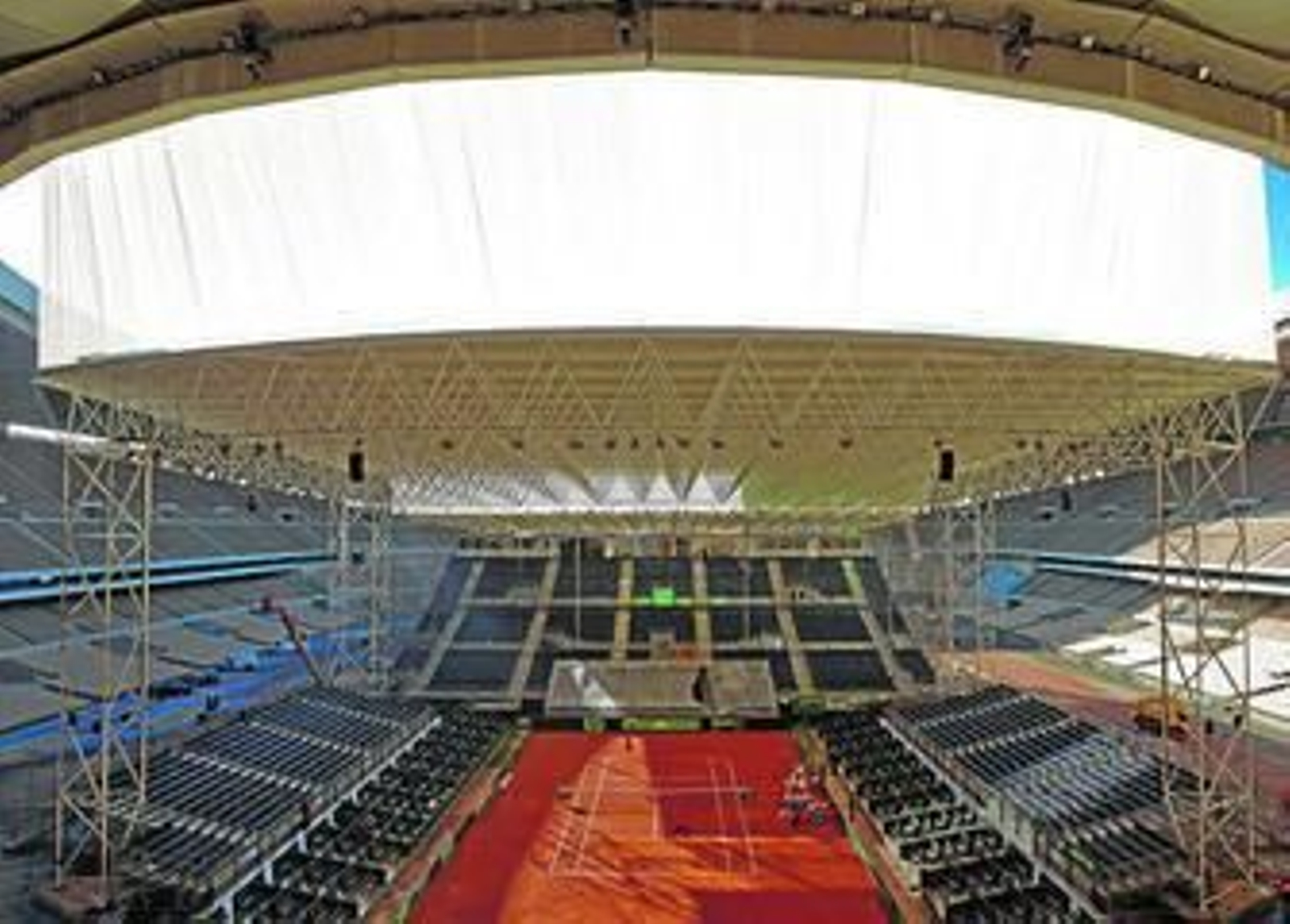 La cubierta instalada en el Estadio de la Cartuja en diciembre de 2011.