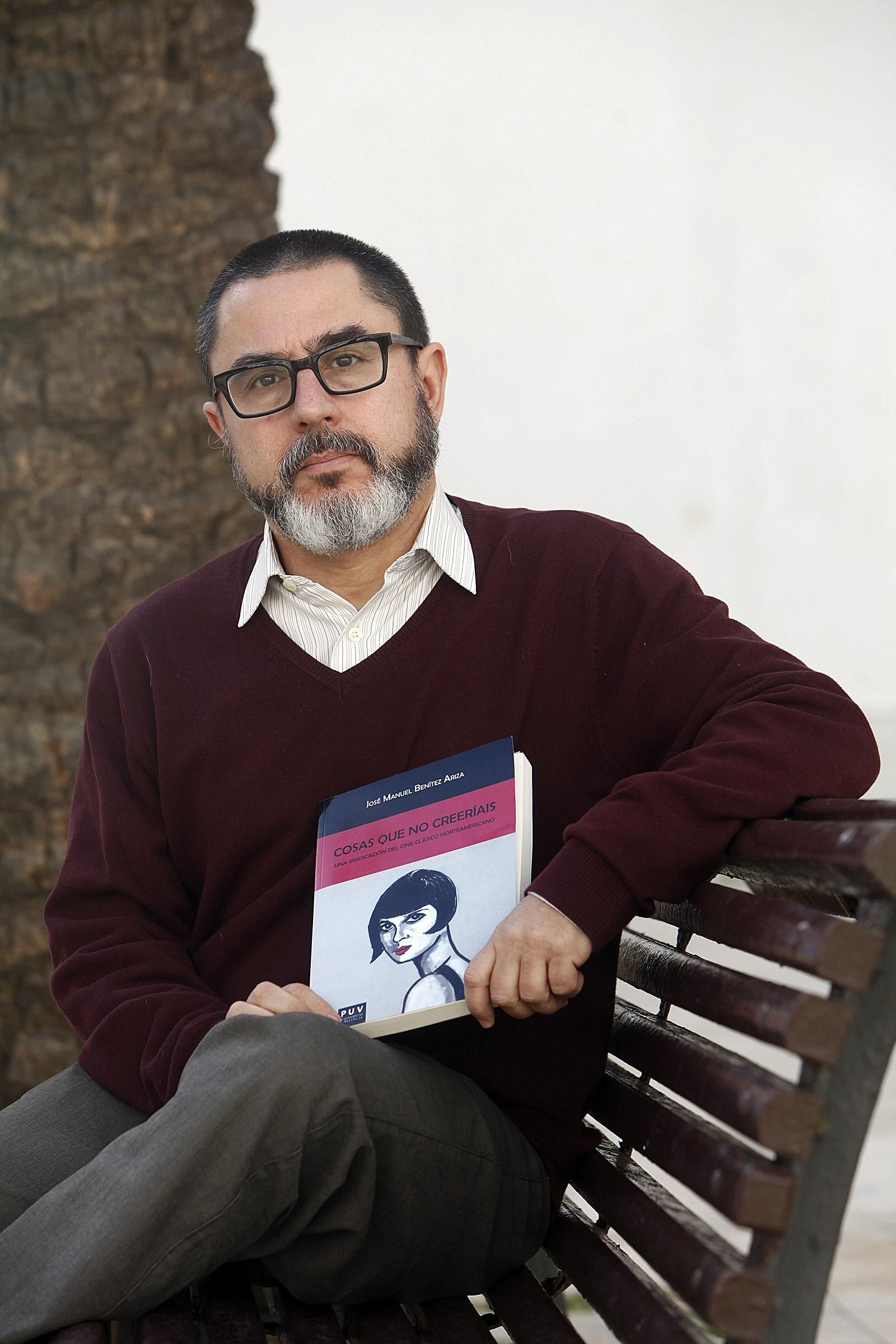 José Manuel Benítez Ariza, con su nuevo libro.