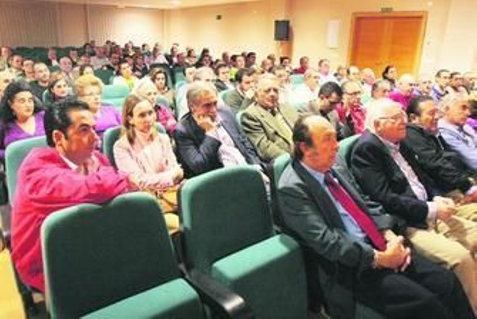 Empresarios de Incojesa, durante la asamblea que se celebró ayer en la Cámara de Comercio.