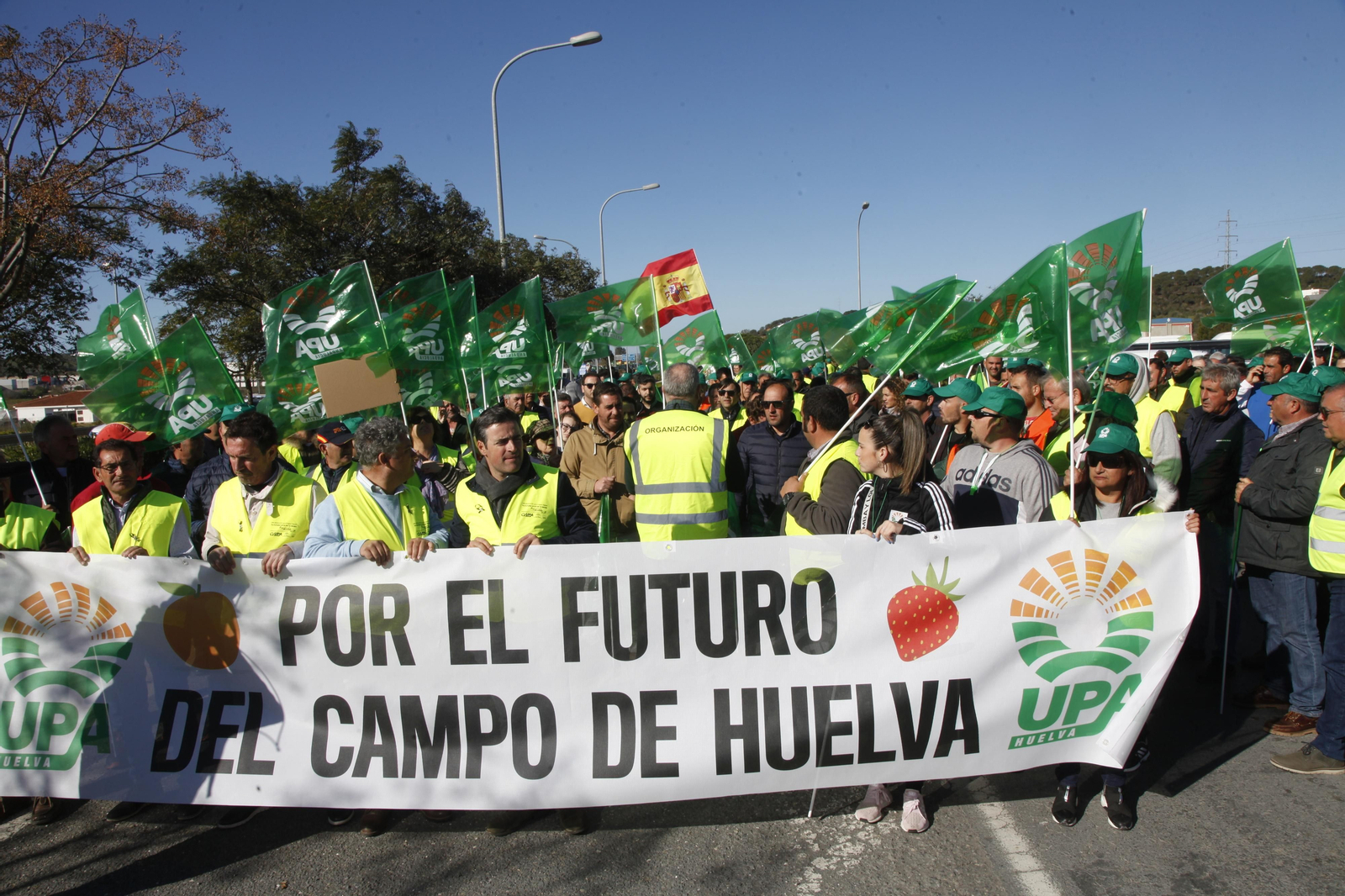 Imágenes de la manifestación de agricultores en el Puente Internacional del Guadiana