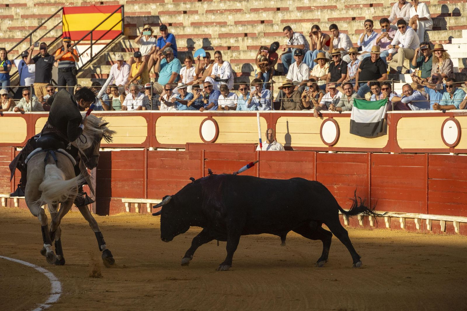 Las imágenes de la corrida de toros en El Puerto: puerta grande para Talavante