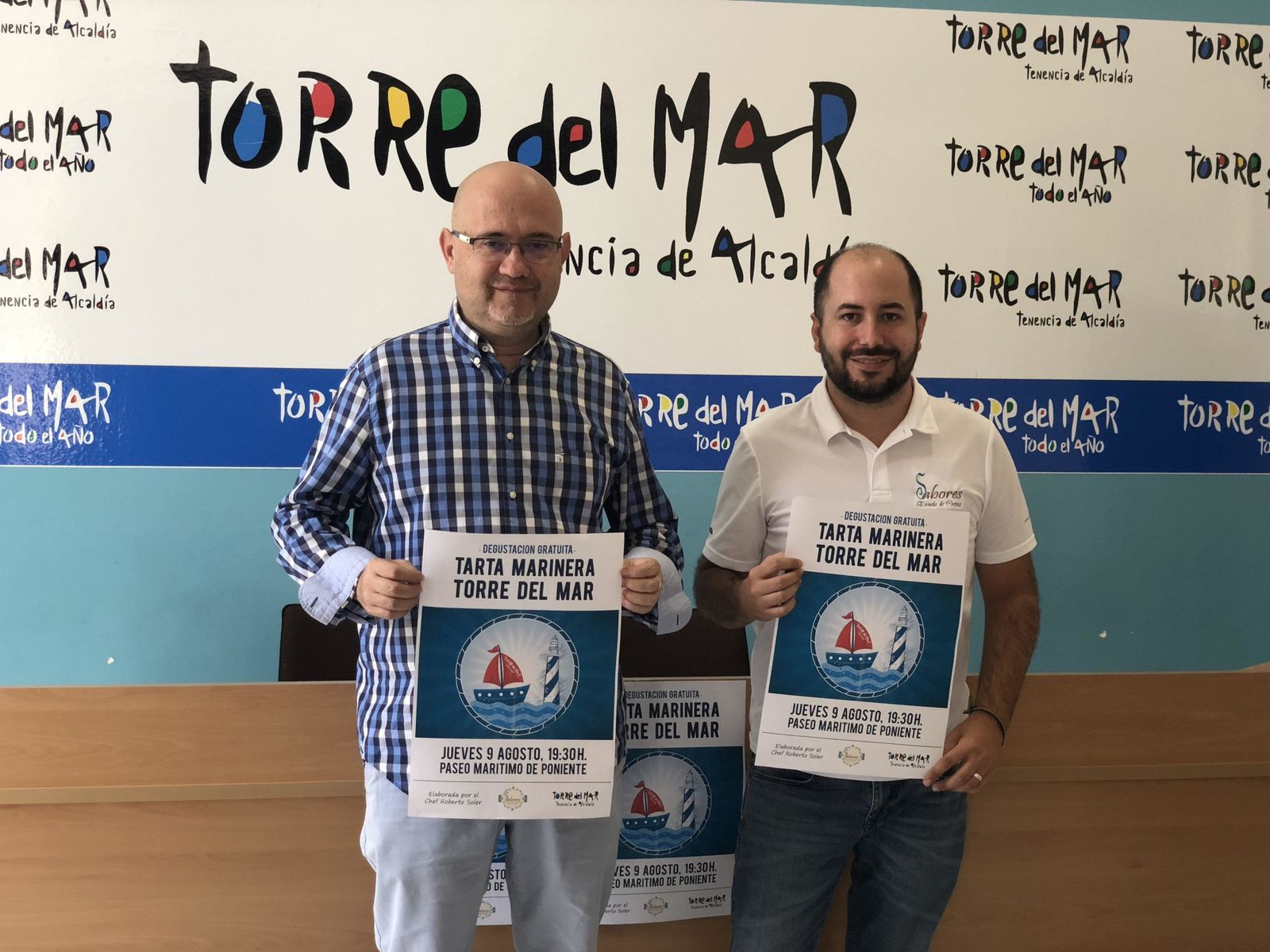 Una tarta para los turistas de Torre del Mar