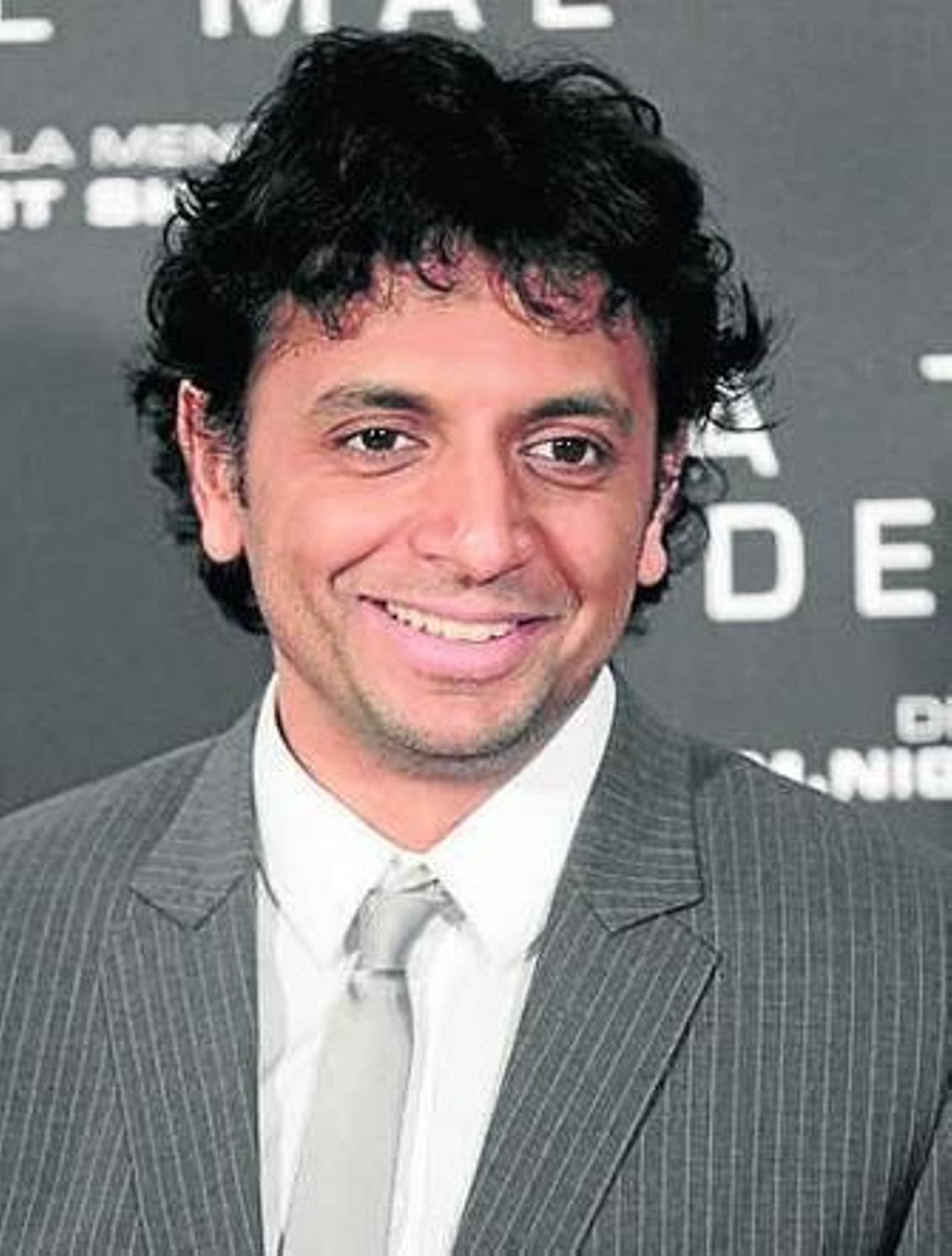 Shyamalan cede sus argumentos a jóvenes directores