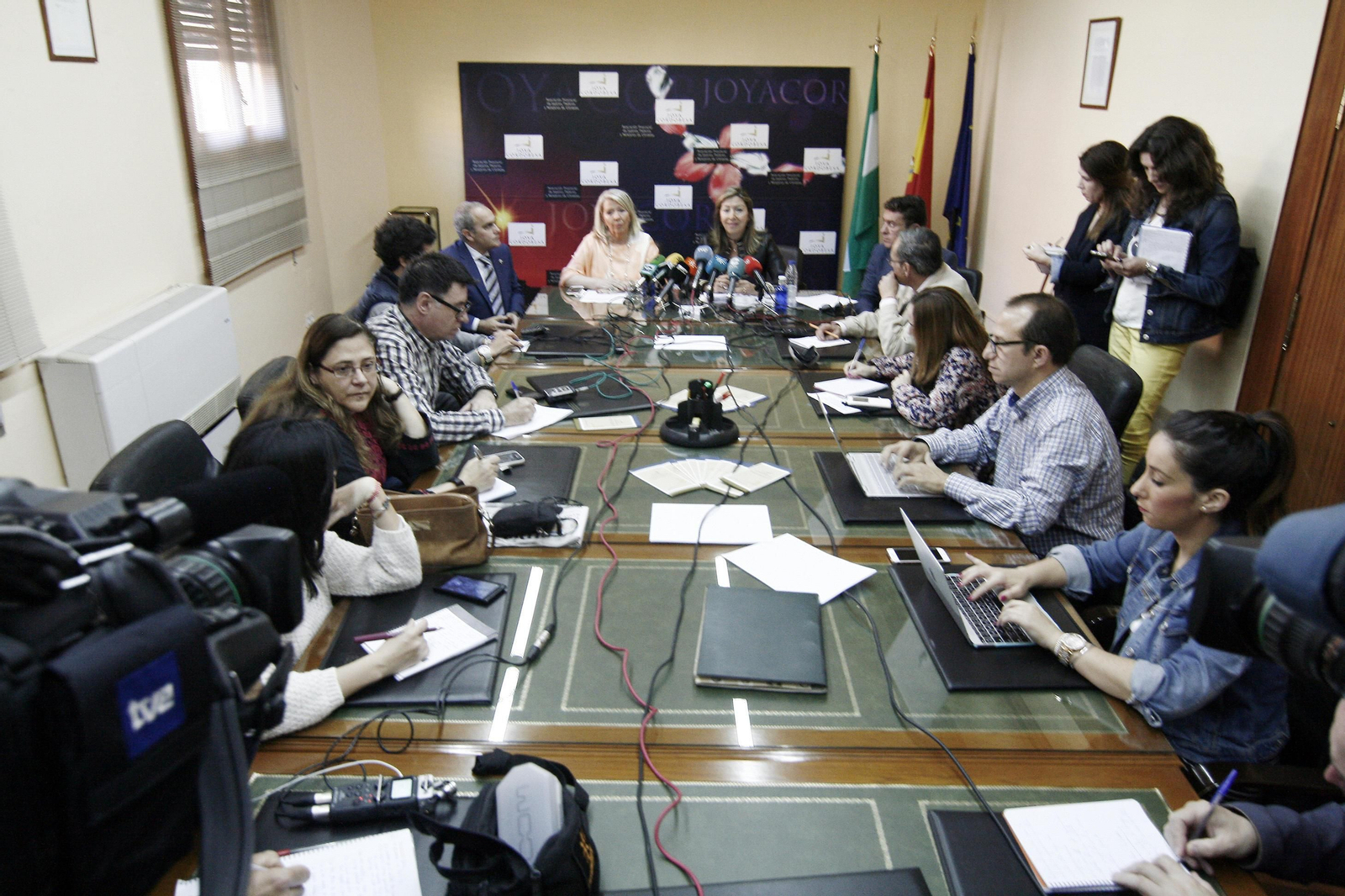 Un momento de la comparecencia de Milagrosa Gómez y Magdalena Entrenas.