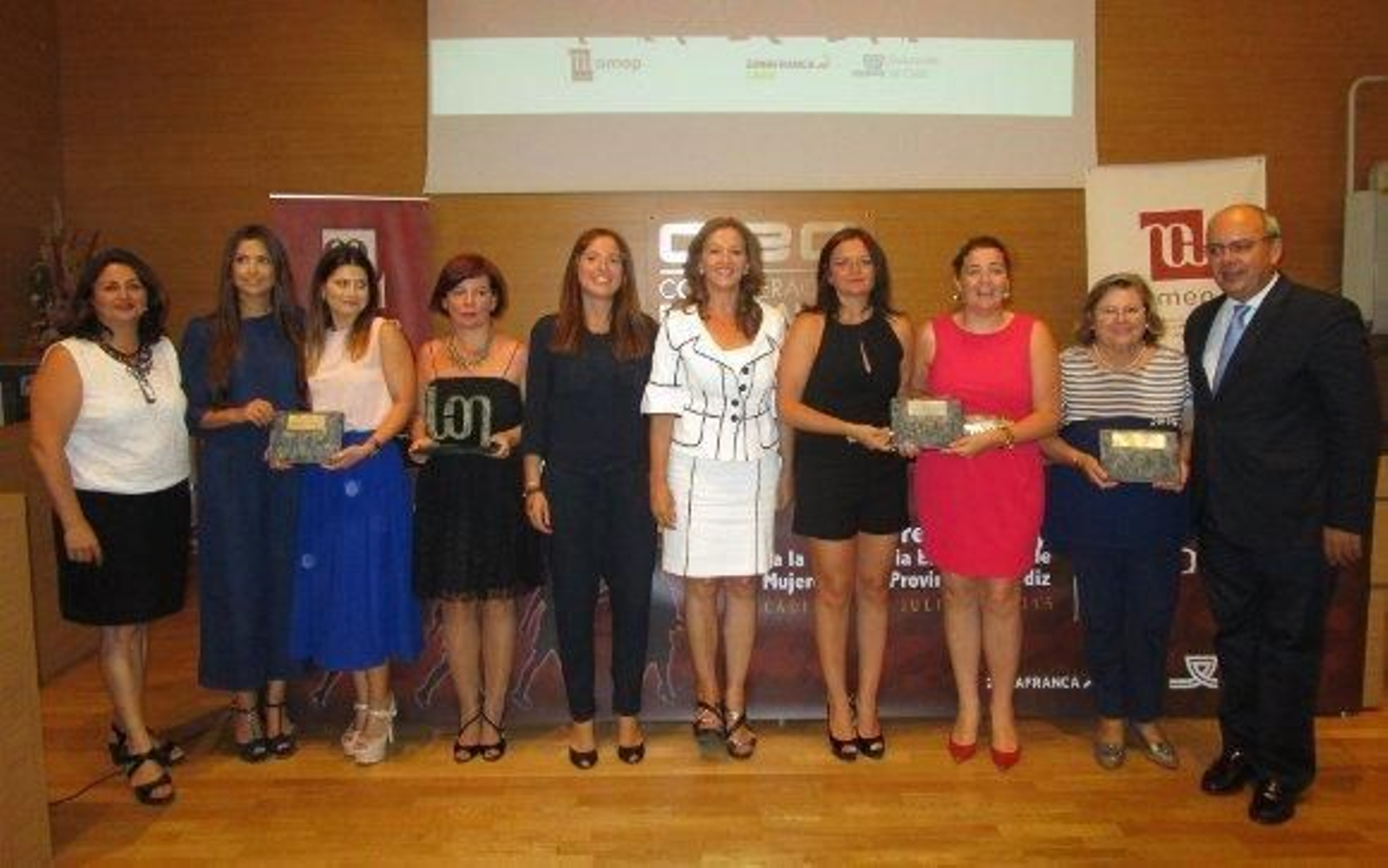 Gemma Garcia, Susana Quirós, Natalia Gómez, Cristina Moreno, Ana Carrera, Francisca Cózar, Nuria Sánchez Perdigones, Rocío Cózar, María García Jarillo y Javier Sánchez Rojas.  Foto: Ignacio Casas de Ciria