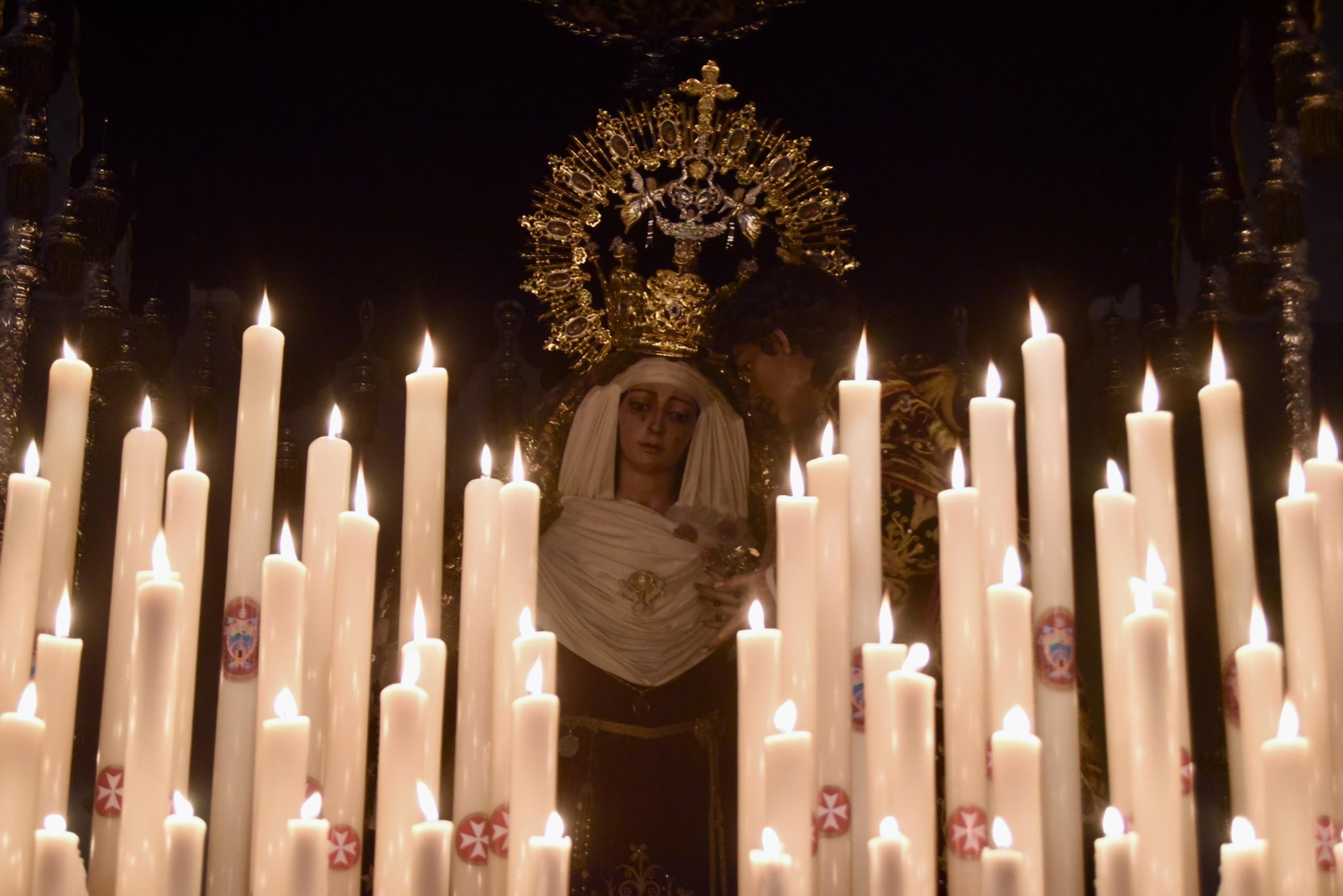 Recogimiento y lágrimas tras la suspensión de la procesión del Císter en este Martes Santo de Córdoba