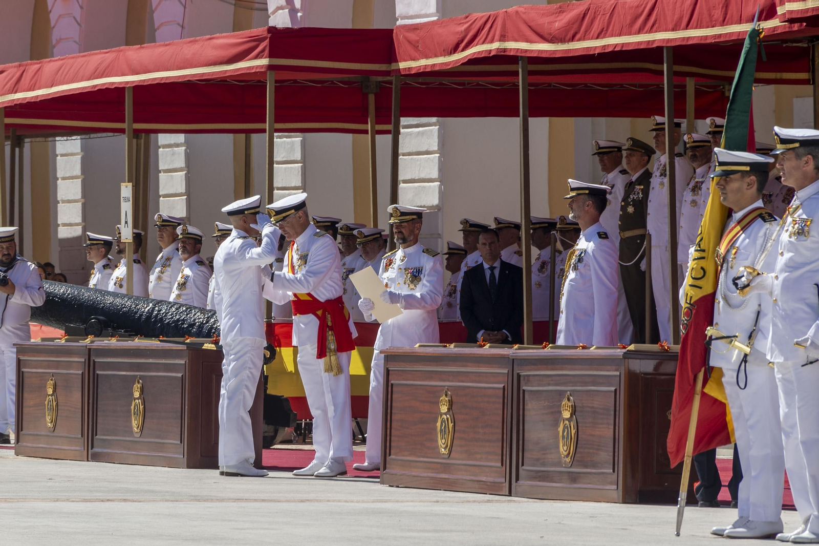 Las imágenes de la entrega de despachos a los nuevos suboficiales de la Armada Las imágenes de la entrega de despachos a los nuevos suboficiales de la Armada