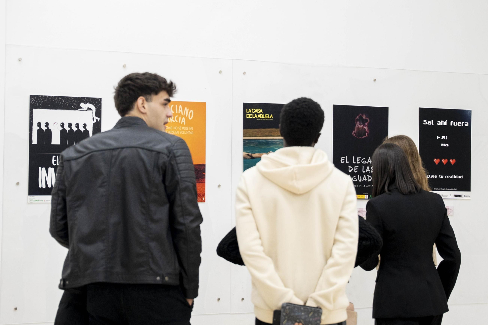 Las imágenes de la exposición "Carteles para un Gallo Pedro"