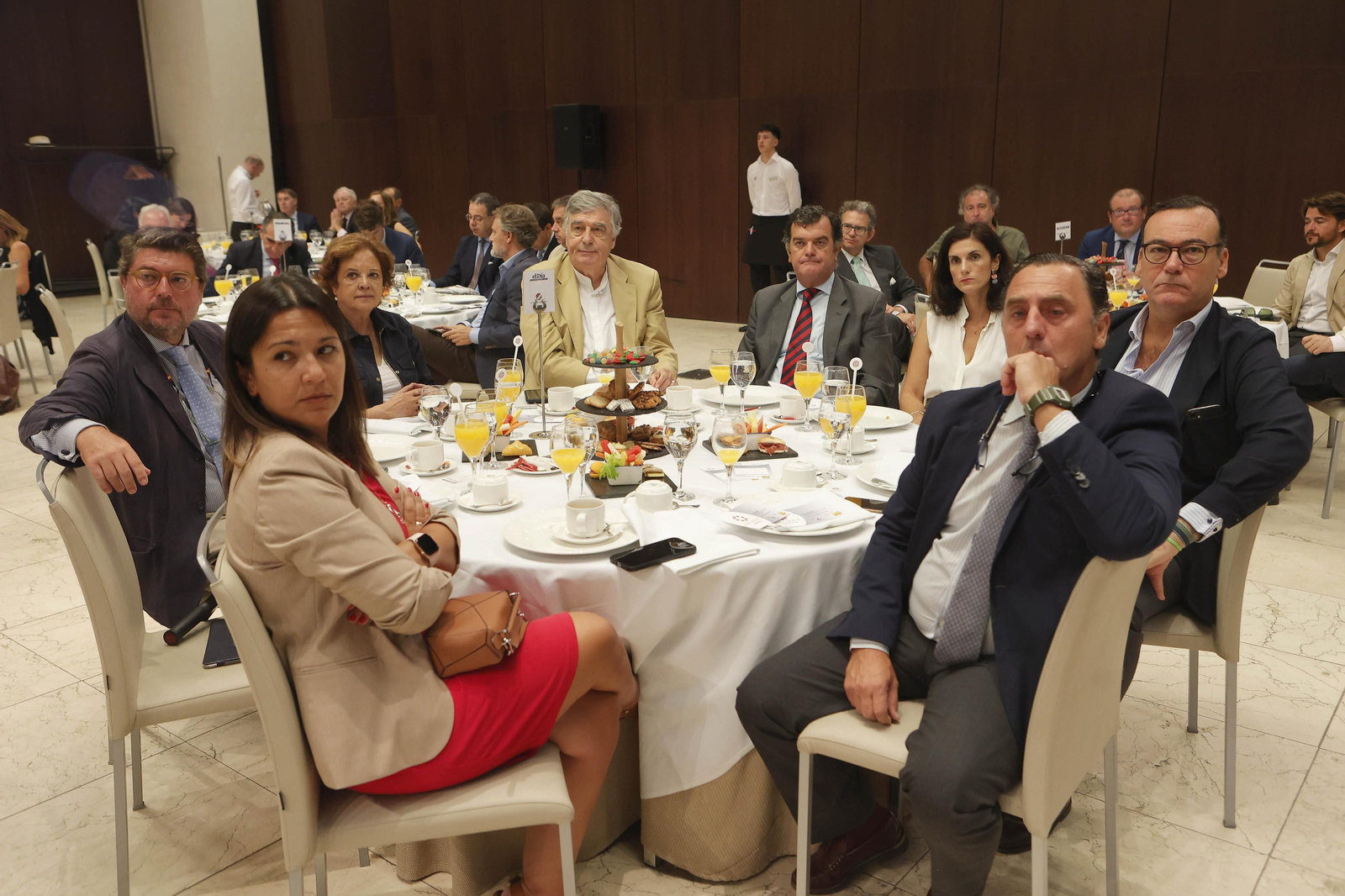 Imágenes de los asistentes al Foro Joly con Hugo Morán