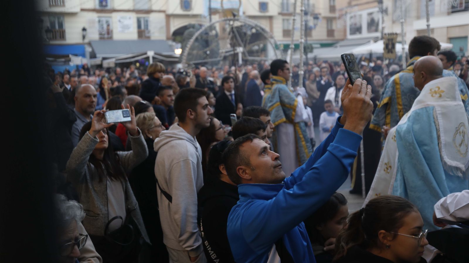 Las fotos de la procesión de la Inmaculada Concepción por las calles de la Línea