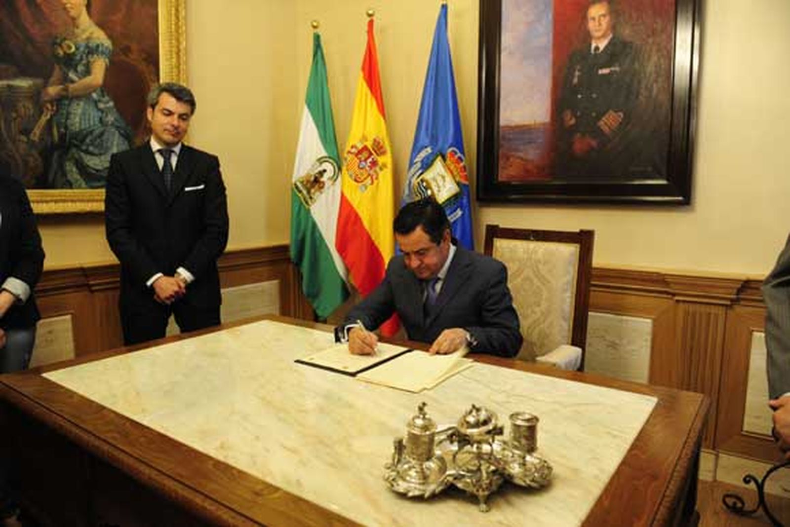 Defensa firma el convenio para el desarrollo de los antiguos terrenos militares de Fadricas