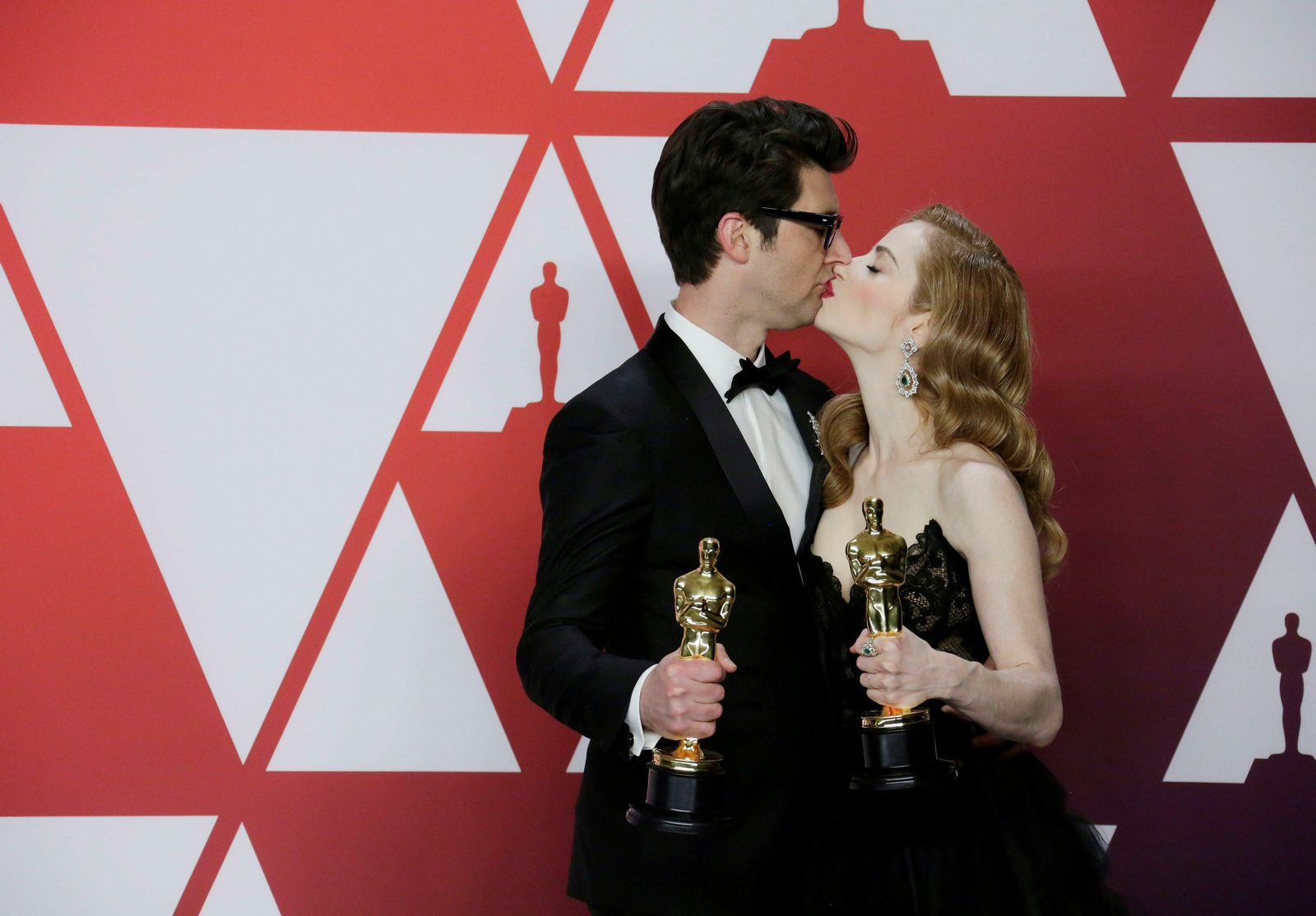 Guy Nattiv y Jaime Ray Newman, ganadores de la estatuilla a mejor cortometraje de ficción por 'Skin'