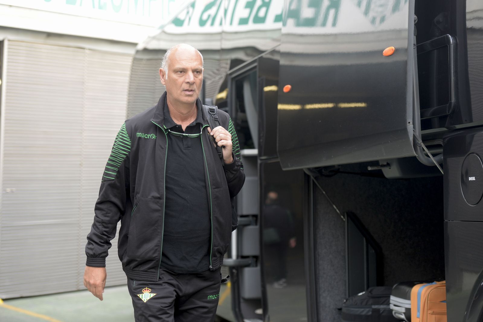 Tomás Calero, en un desplazamiento del equipo verdiblanco.