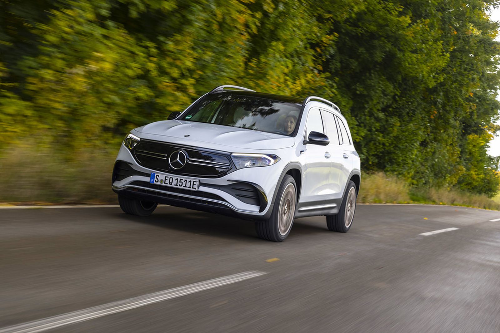 Así es y así va el Mercedes-Benz EQB, el SUV eléctrico con siete plazas