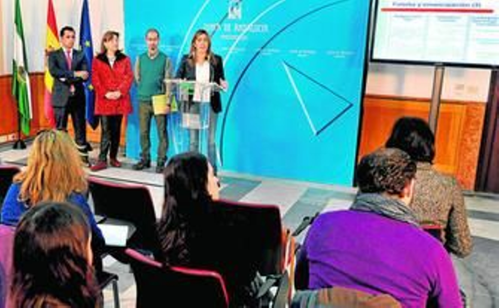 La consejera de la Presidencia, Susana Díaz, en la rueda de prensa donde se presentó ayer el informe social sobre la juventud andaluza.