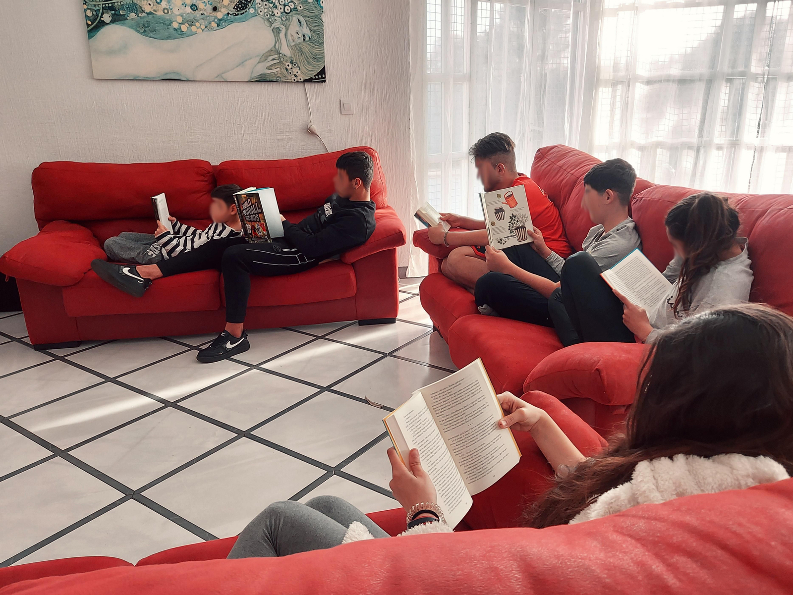 Desde ACRE se asignará a un niño o niña a quién acompañar en su proceso lector. Para respetar su privacidad, no se facilitarán muchos datos sobre el menor, pero sí su nombre de pila, su edad y sus aficiones, así como las cosas que más le gustan.