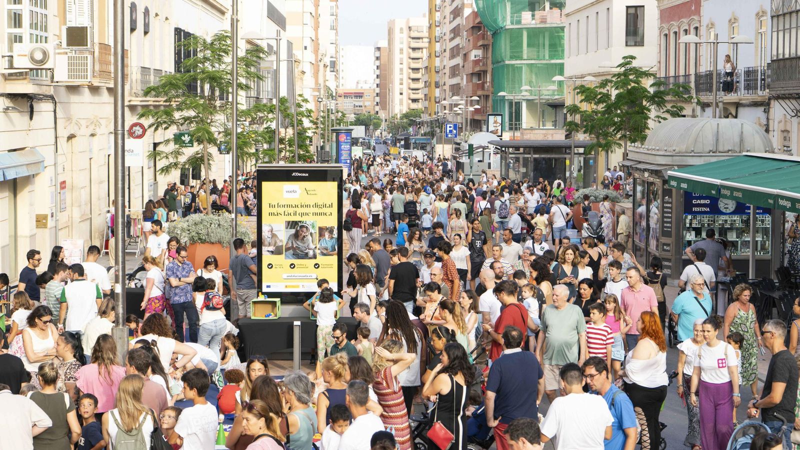 La rambla Obispo Orberña completamente llena.